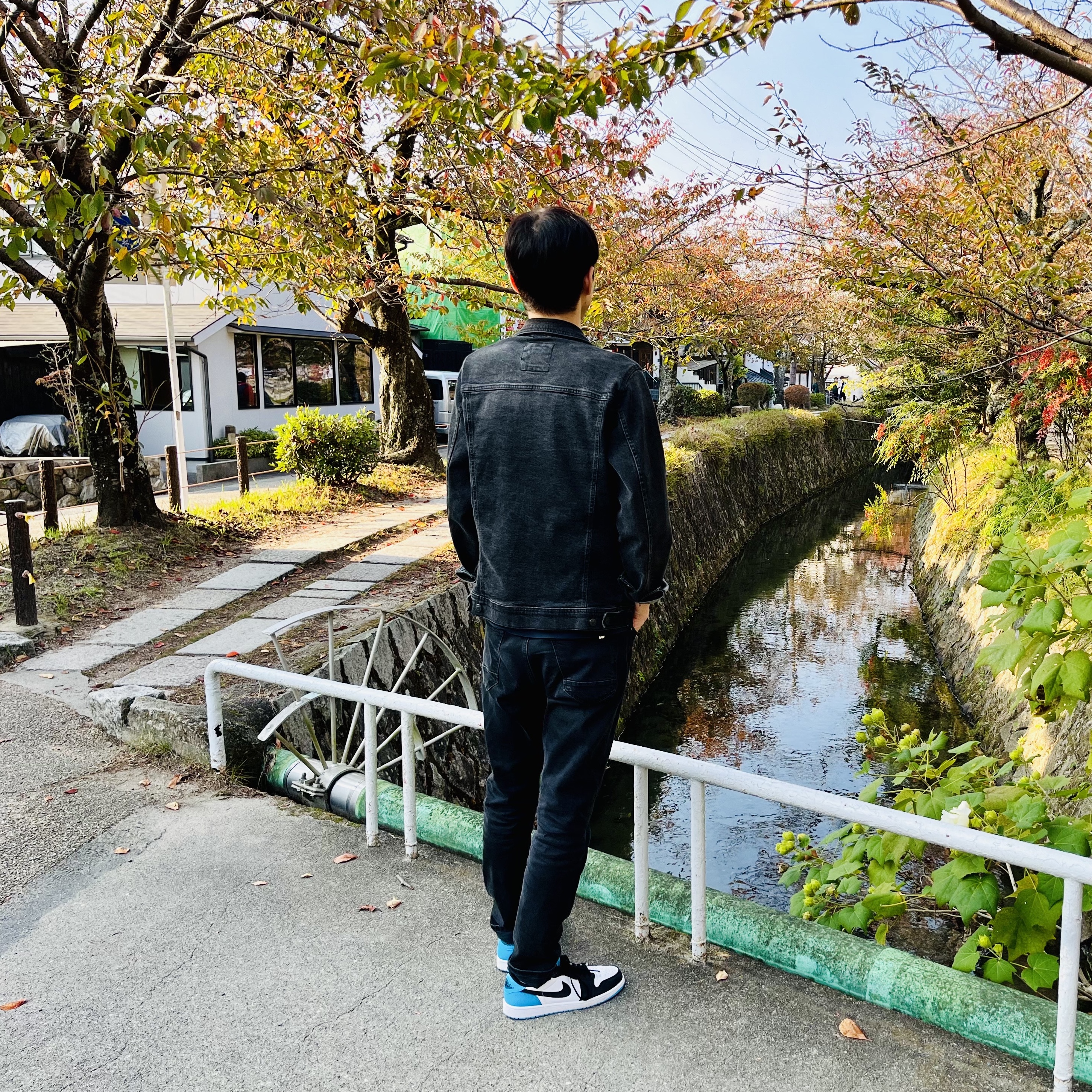 Jordan 1 Retro Low OG Black and Dark Powder Blue 착용 스타일