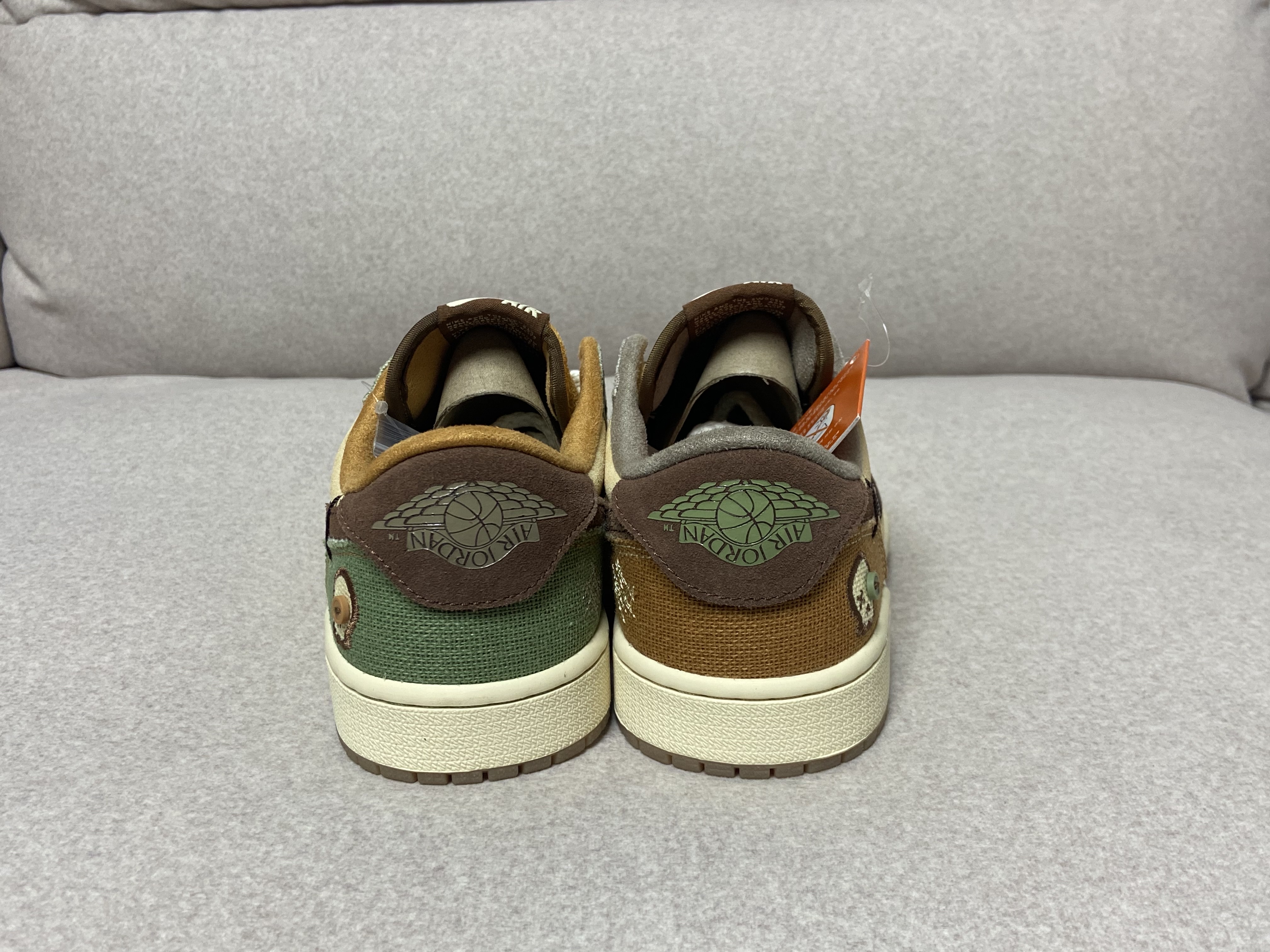 Jordan 1 x Zion Williamson Retro Low OG Flax and Oil Green 착용 스타일 - 3