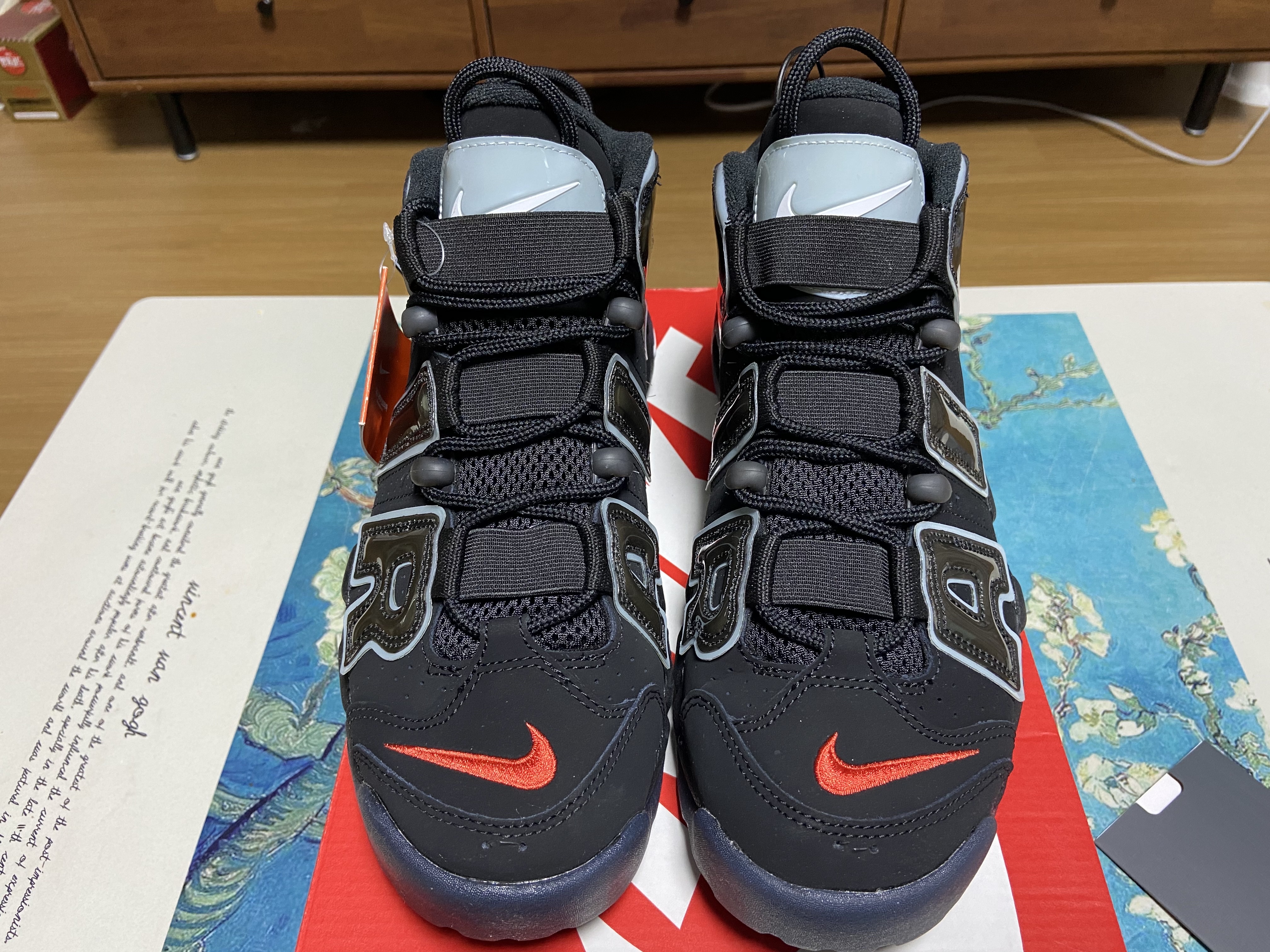 Nike Air More Uptempo 96 Maximum Volume 착용 스타일 - 2
