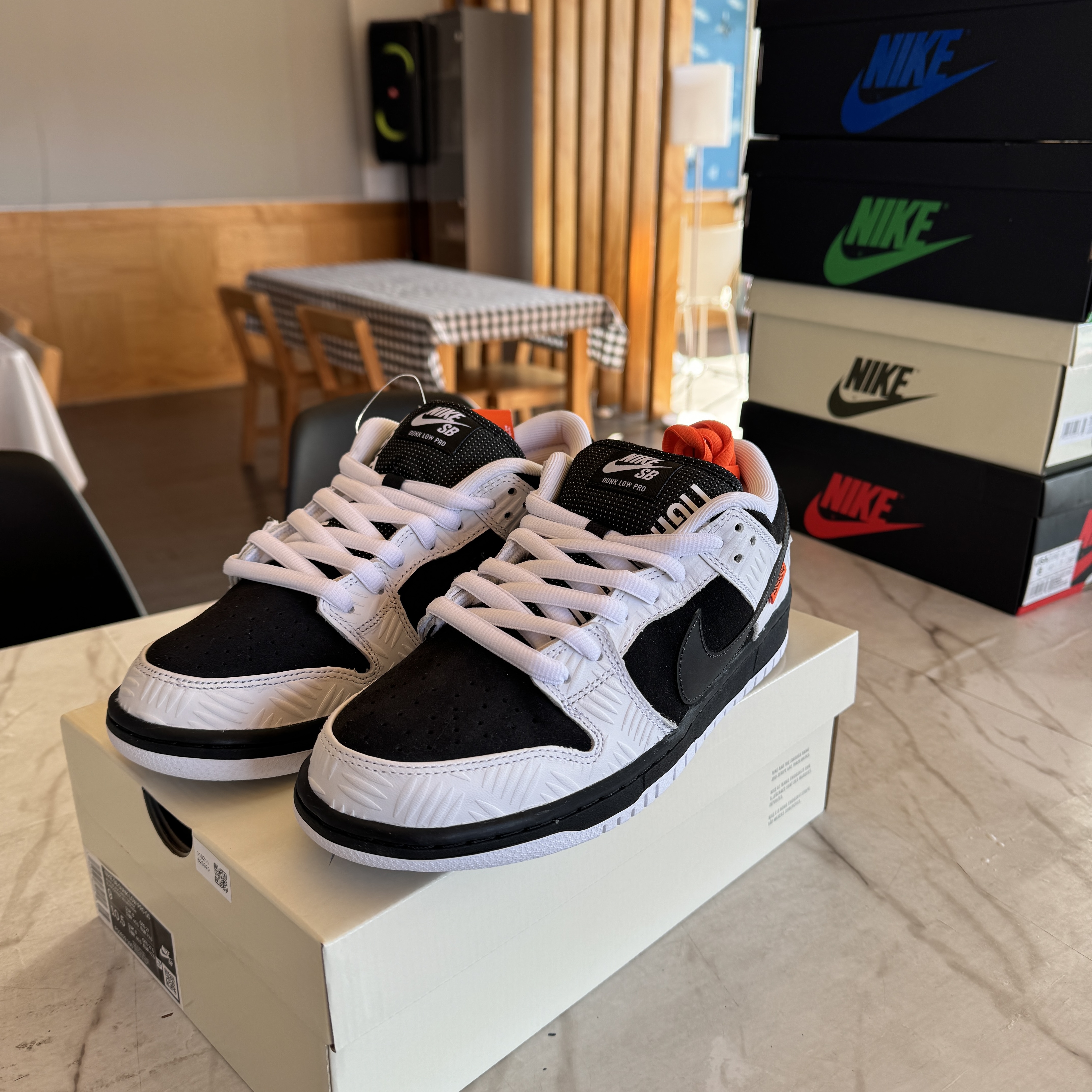 Nike x Tightbooth SB Dunk Low Pro Black and White, Jordan 1 Retro High OG Bred Banned 2016 착용 스타일 - 2