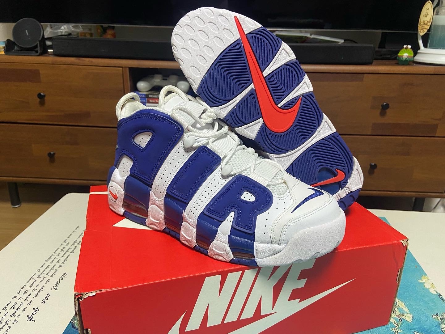 Nike Air More Uptempo Knicks 착용 스타일 - 3