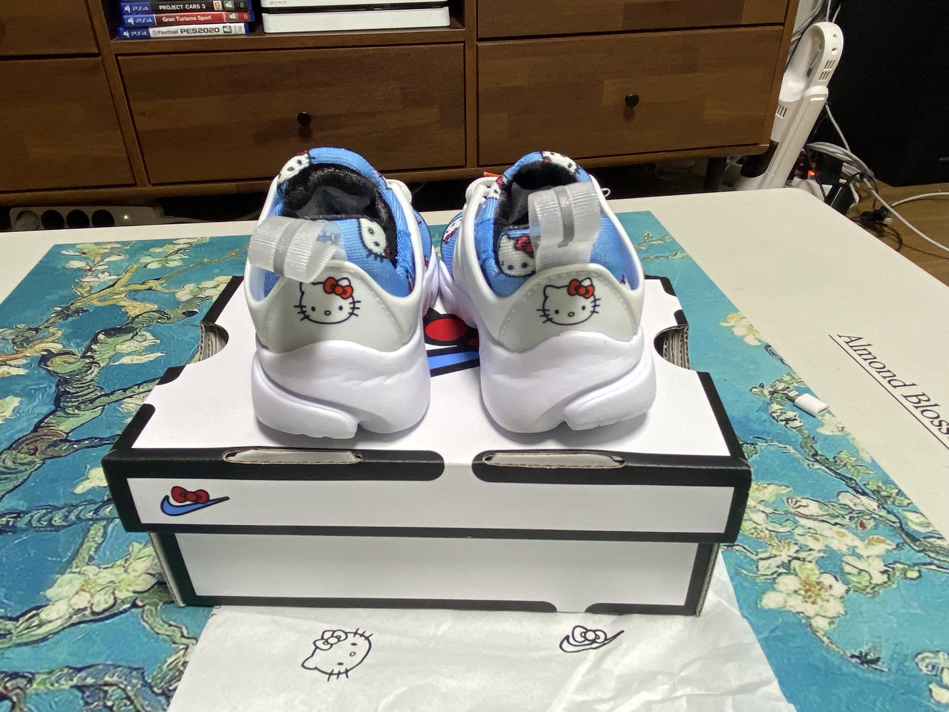 (TD) Nike x Hello Kitty Air Presto University Blue 착용 스타일 - 4