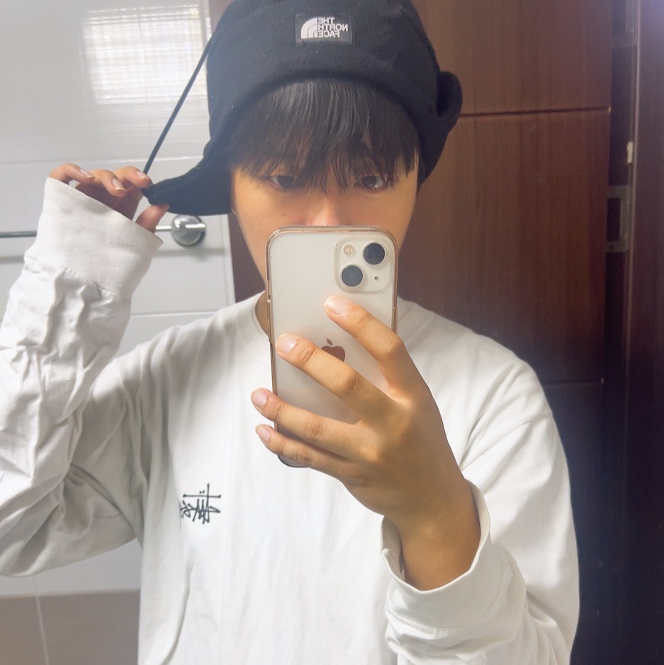 The North Face Fleece Earmuff Beanie Black, Stussy Basic Stussy LS T-Shirt White 2023 착용 스타일