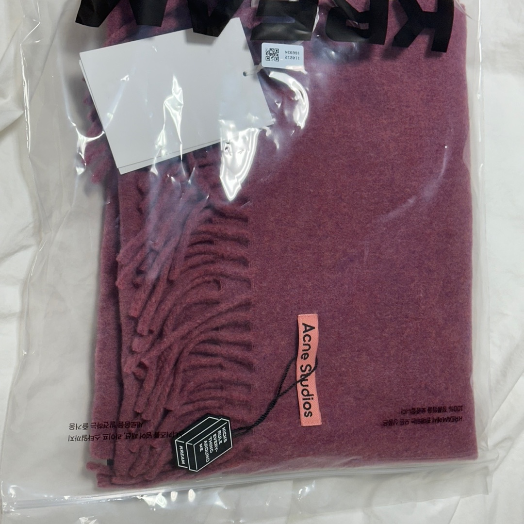 Acne Studios Fringe Wool Muffler Dark Pink Melange 착용 스타일