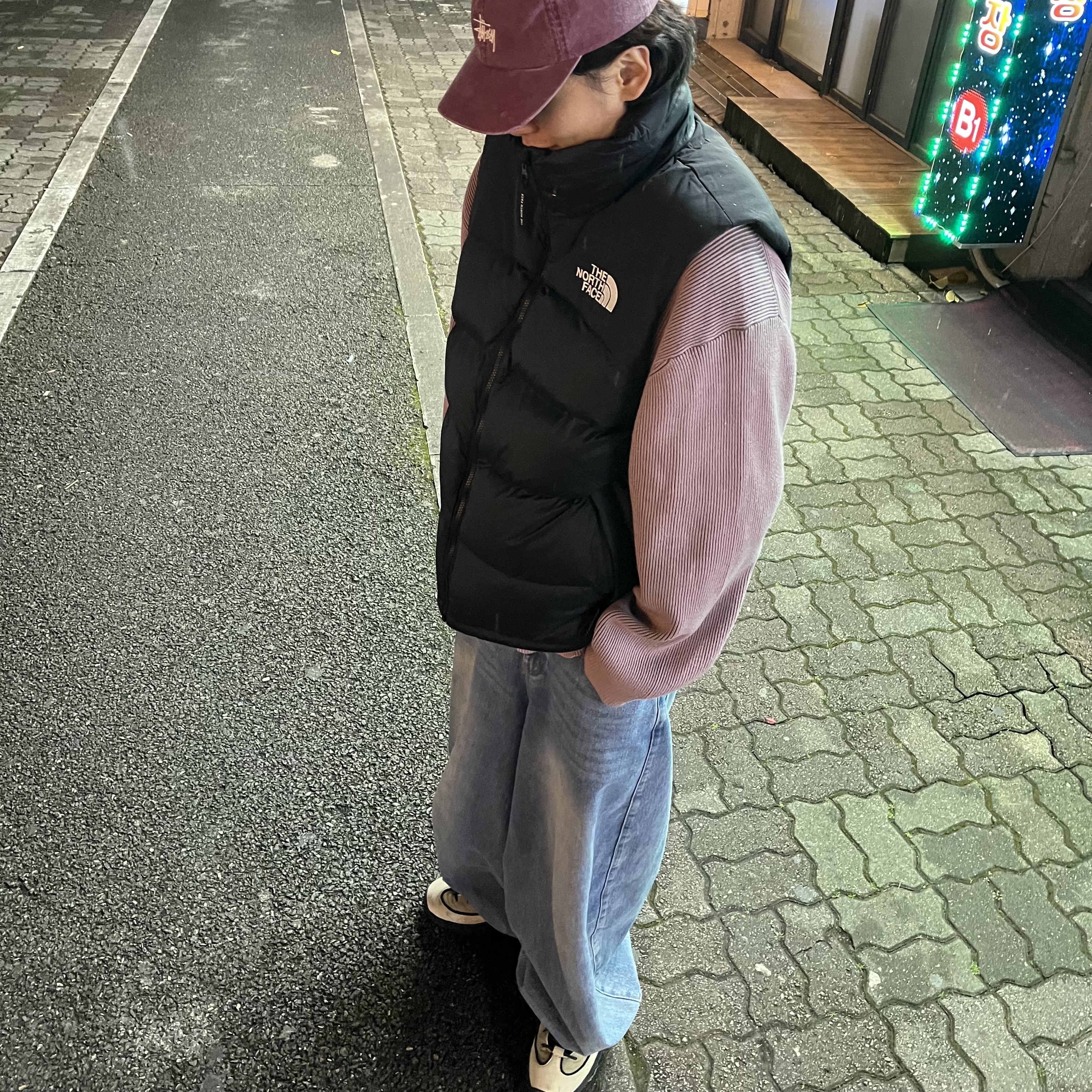 The North Face New Puffy Vest Black 착용 스타일