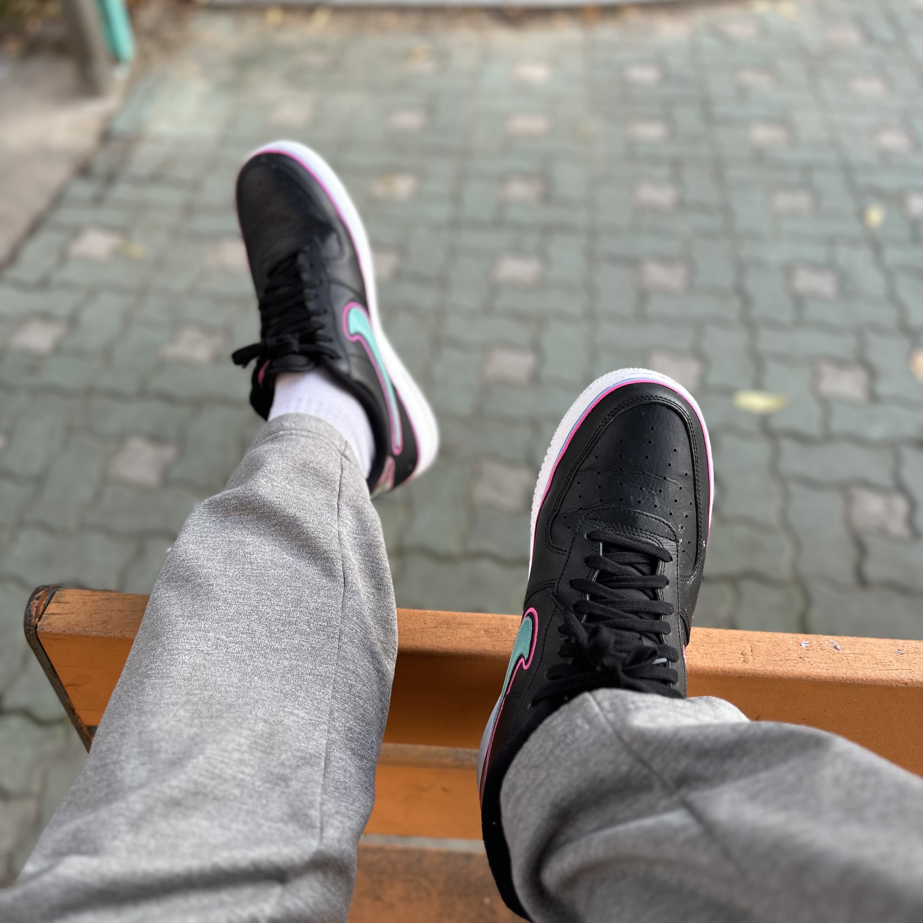Nike Air Force 1 Low Sport NBA Black Blue Gale Laser Fuchsia 착용 스타일 - 1