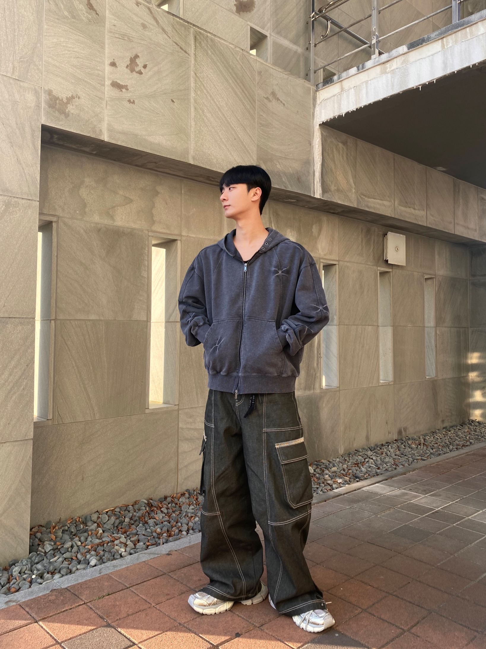 Balenciaga 3XL Sneakers Light Beige 착용 스타일 - 2