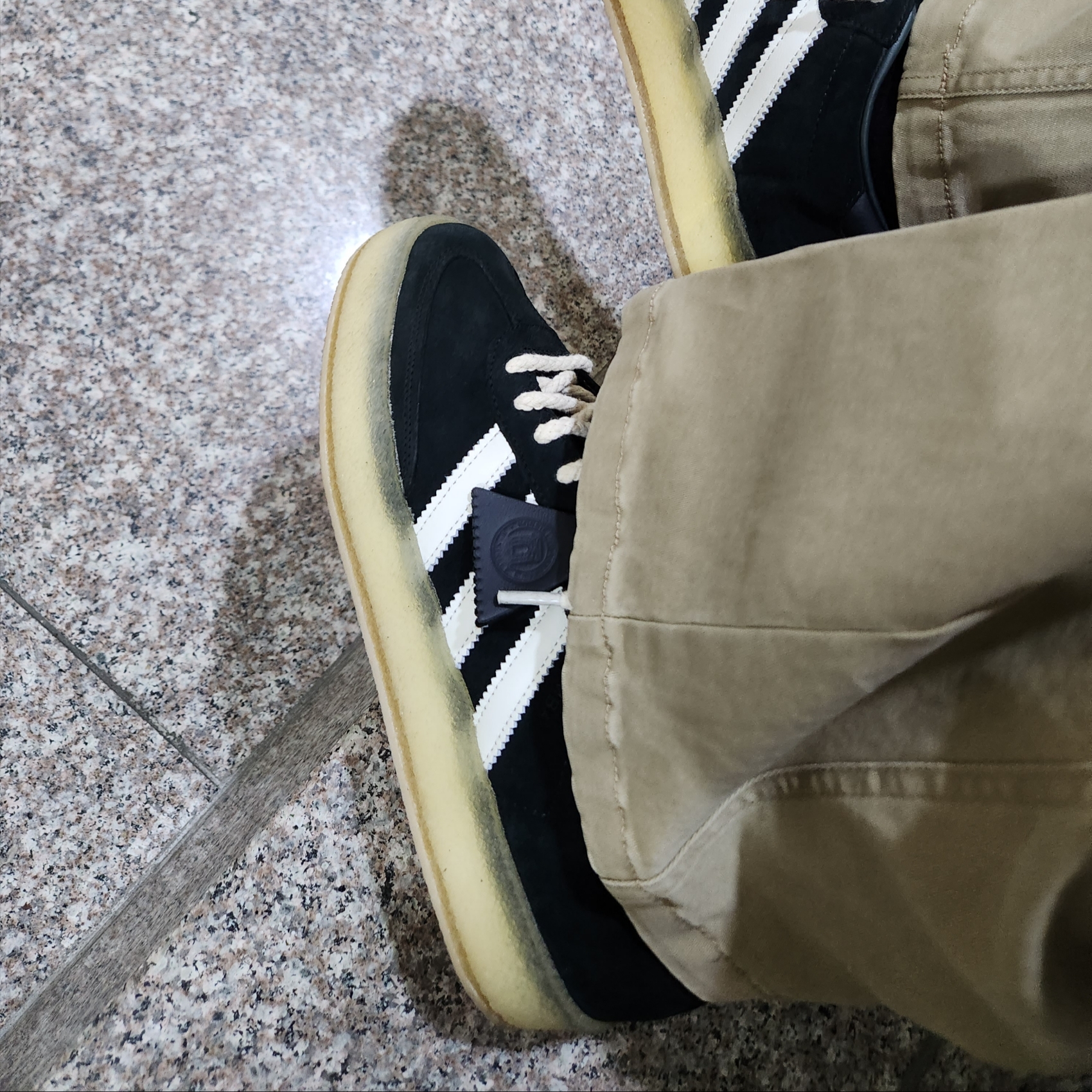 Adidas x Clarks x Ronnie Fieg 8th Street Samba Shadow Green 착용 스타일 - 3