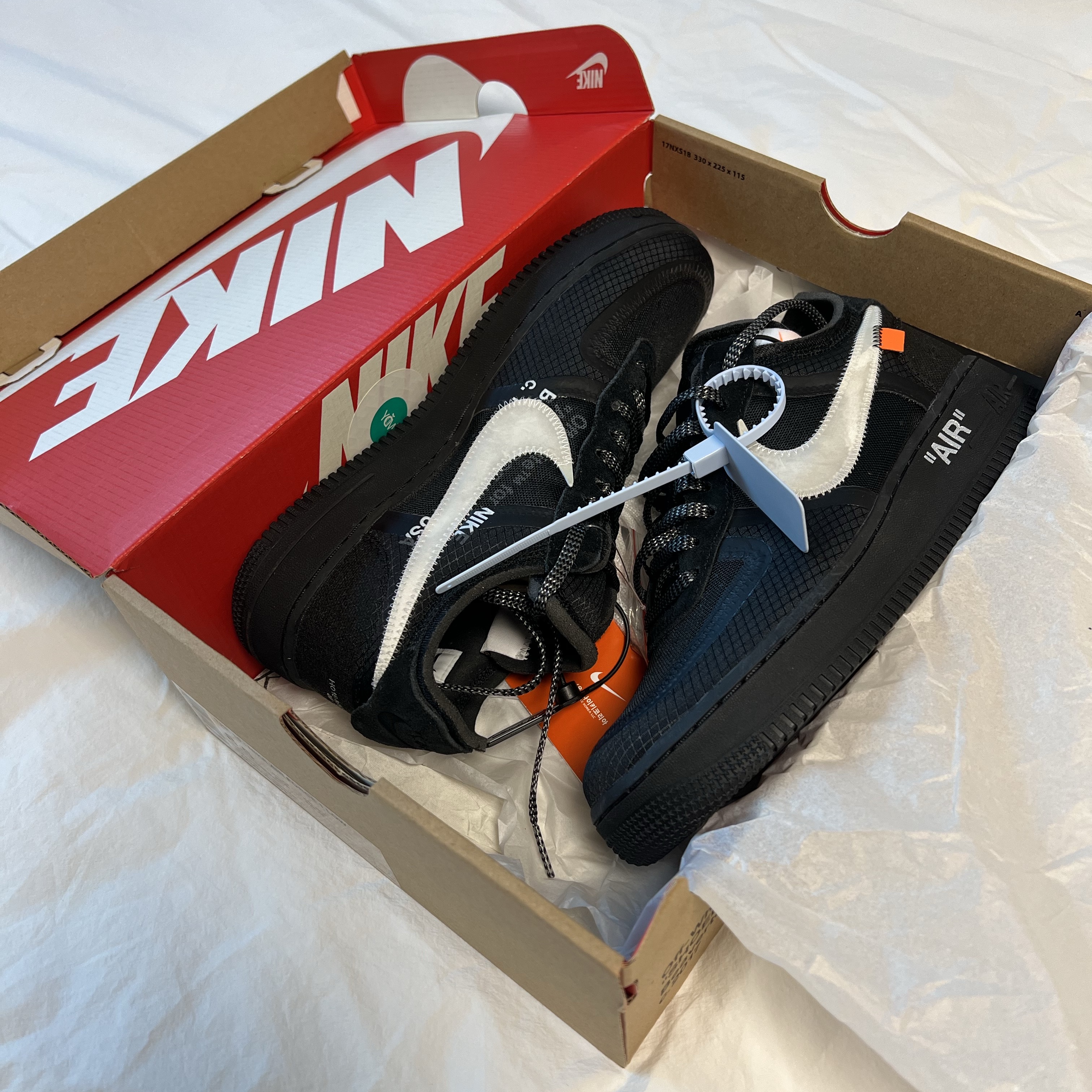 Nike x Off-White Air Force 1 Low Black White 착용 스타일 - 1