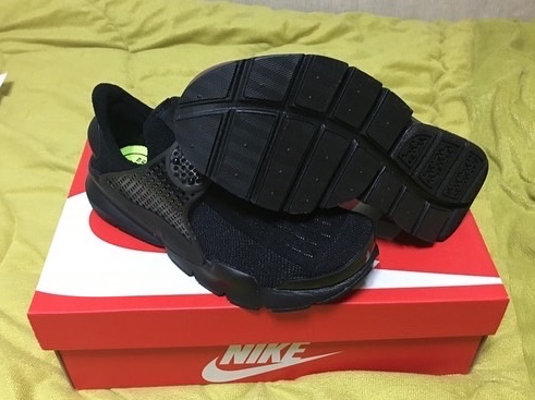 Nike Sock Dart Triple Black 착용 스타일 - 5