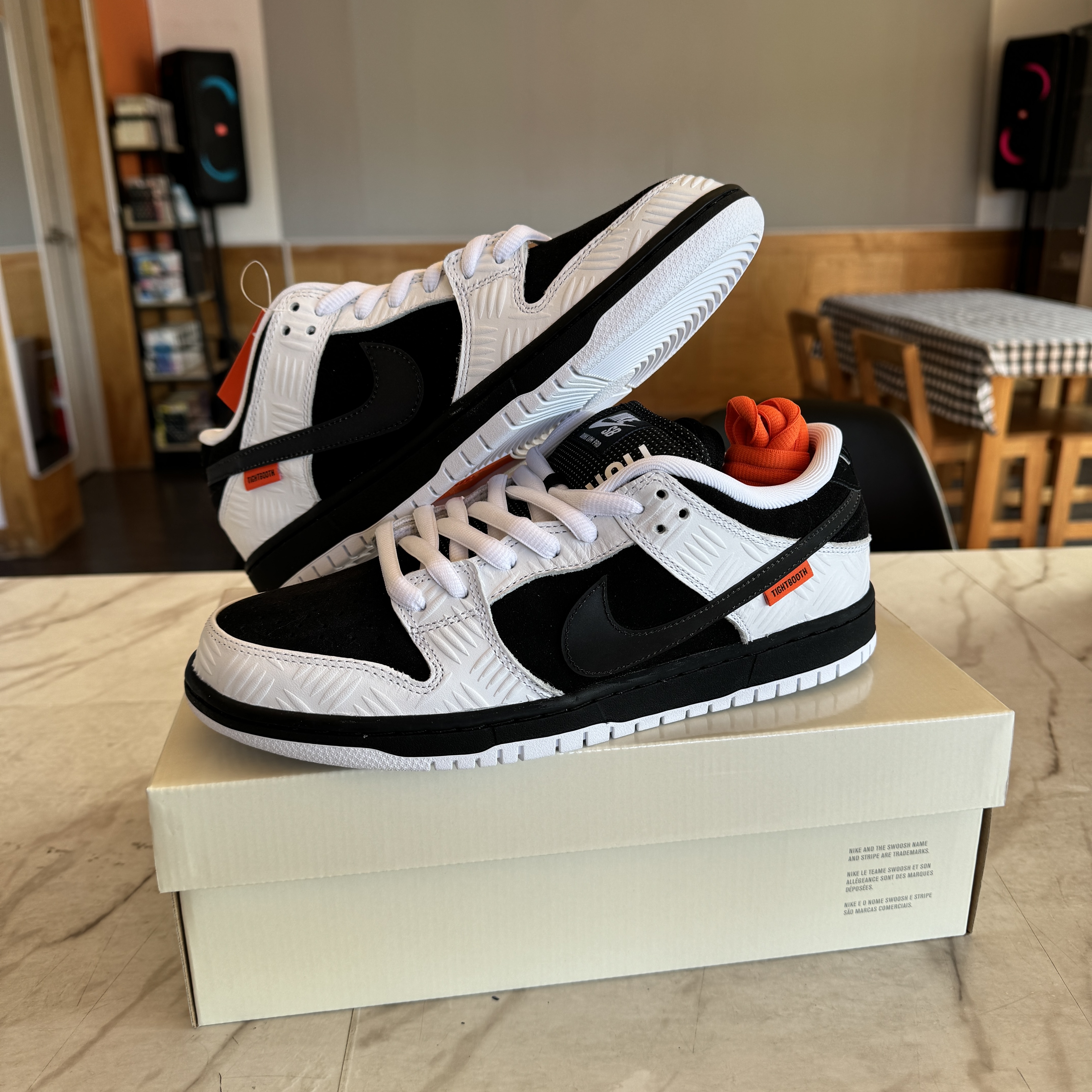 Nike x Tightbooth SB Dunk Low Pro Black and White, Jordan 1 Retro High OG Bred Banned 2016 착용 스타일 - 3