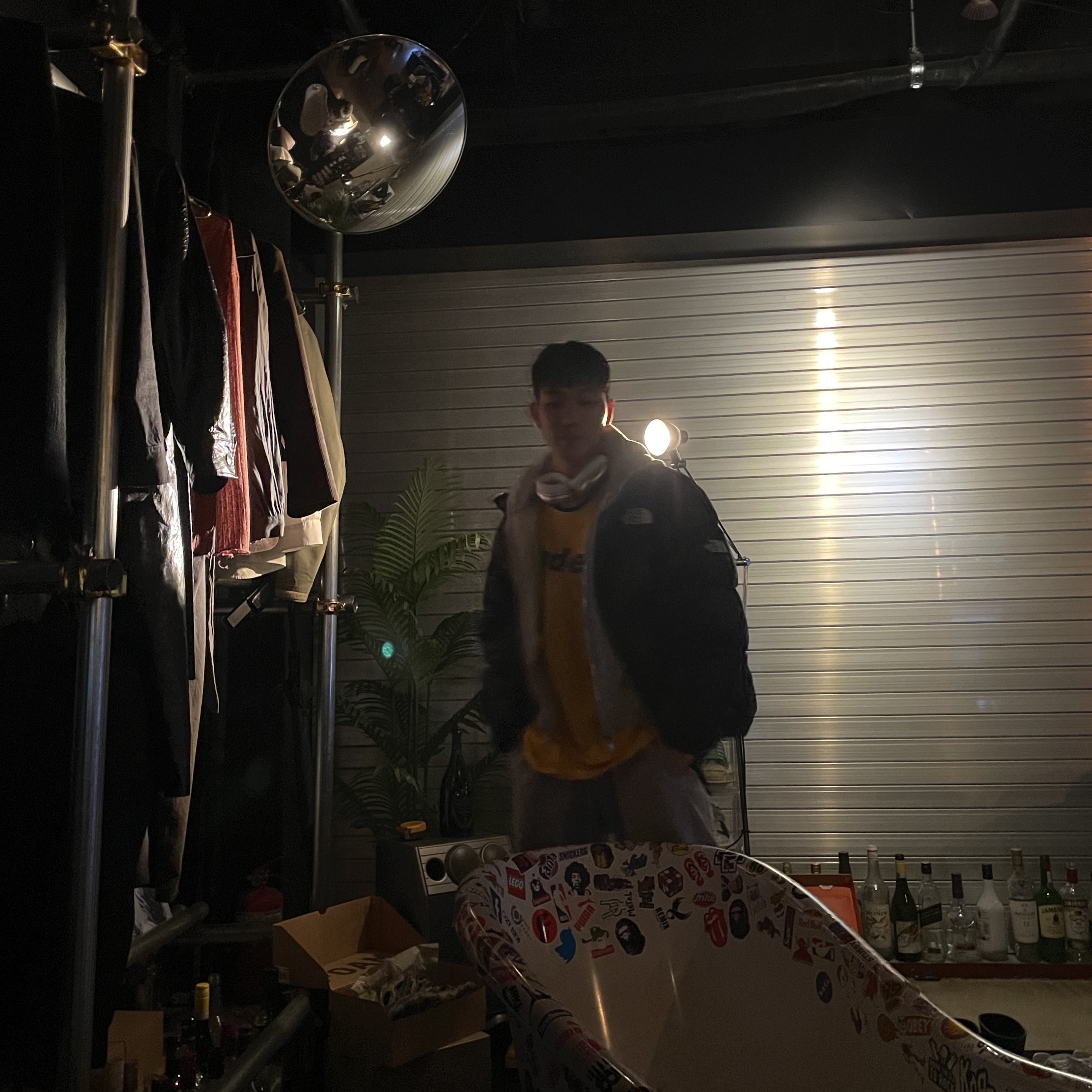 Apple AirPods Max Lightning Silver (Korean Ver.), The North Face Thermoball Traction Mule V Black 착용 스타일 - 1