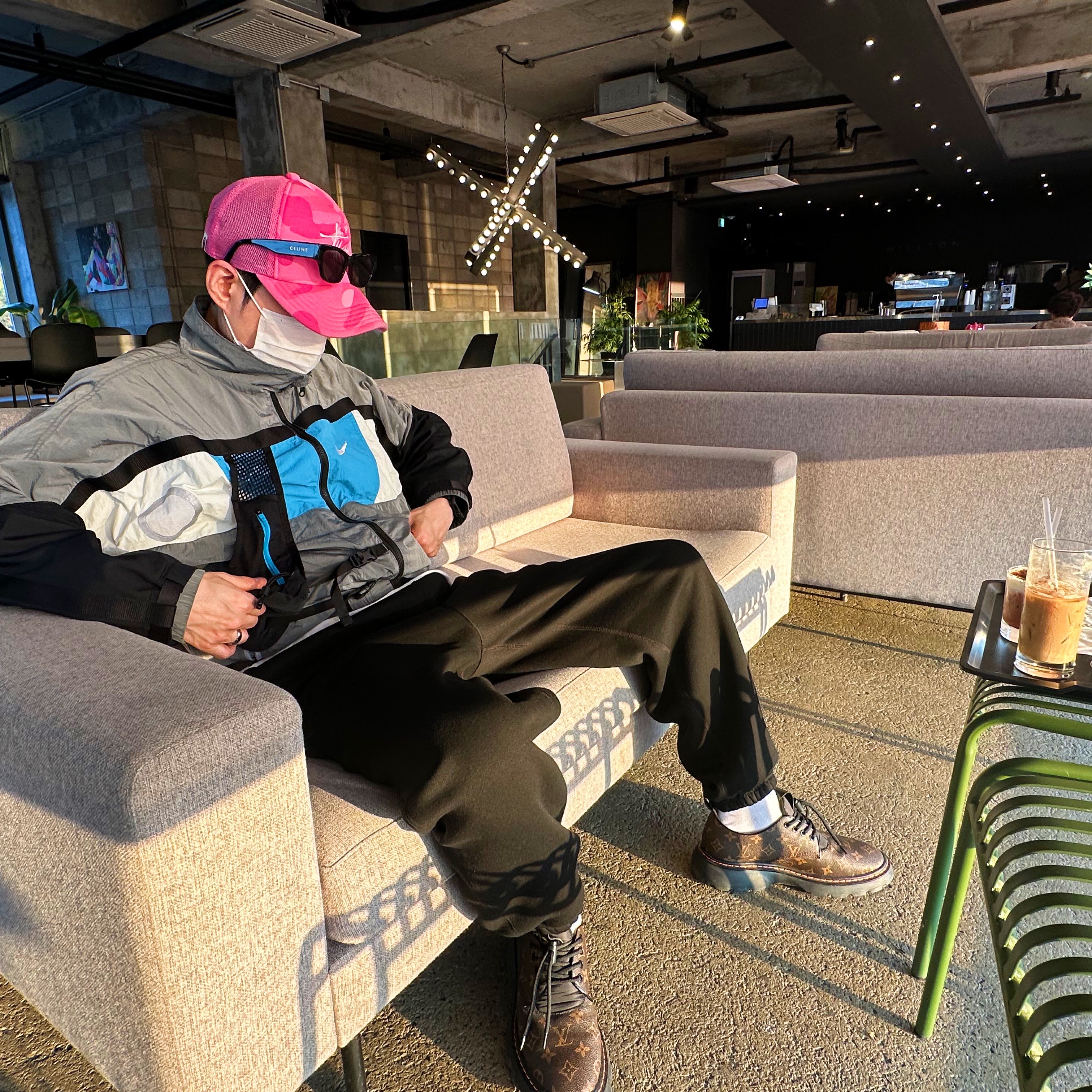 Stussy x BAPE Trucker Cap Pink, Nike NRG ISPA HD Jacket Wolf Grey 착용 스타일 - 4