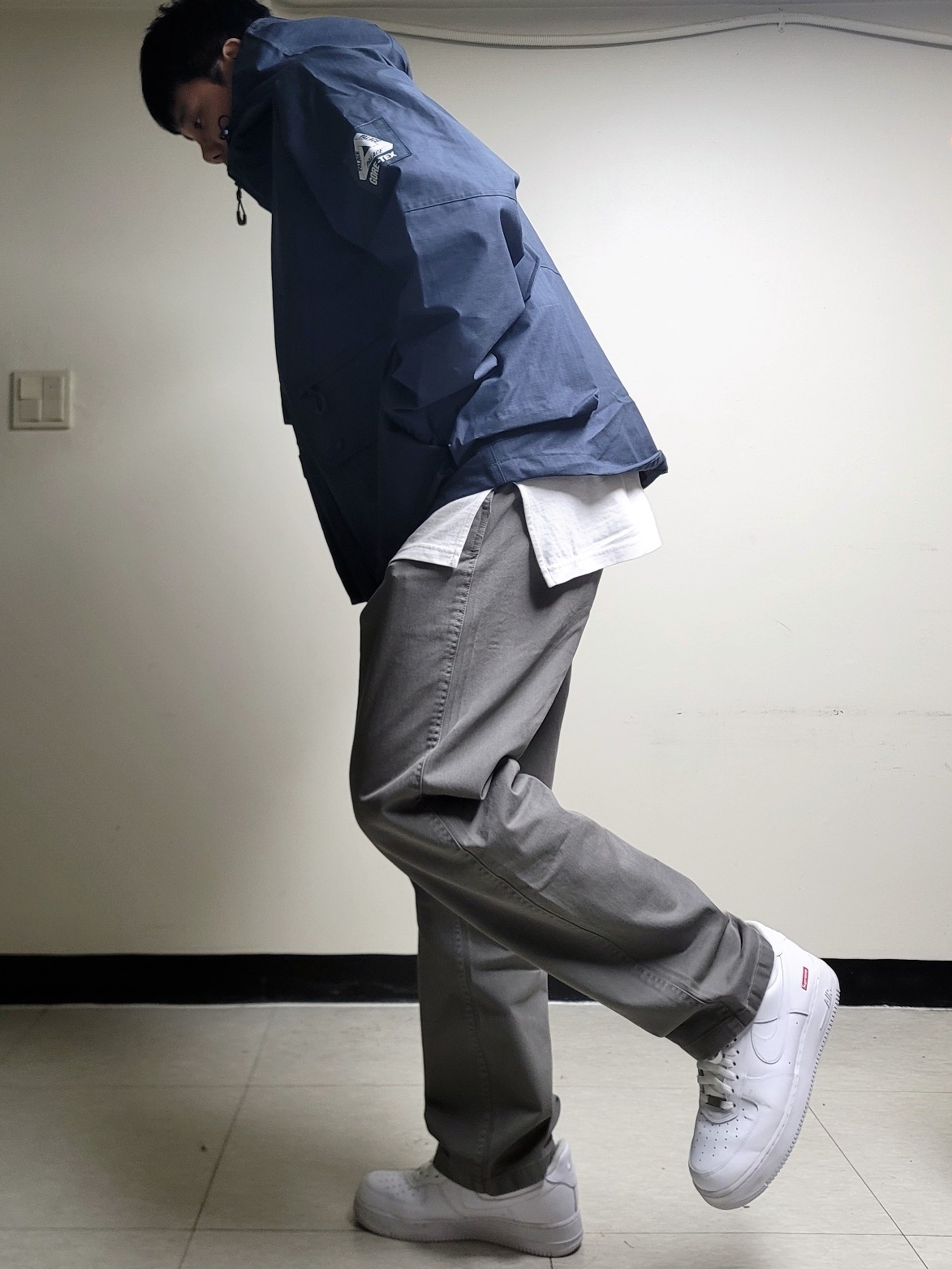 Palace Gore-Tex Cotton RS Jacket Navy - 23FW, Nike x Supreme Air Force 1 Low White 착용 스타일 - 3