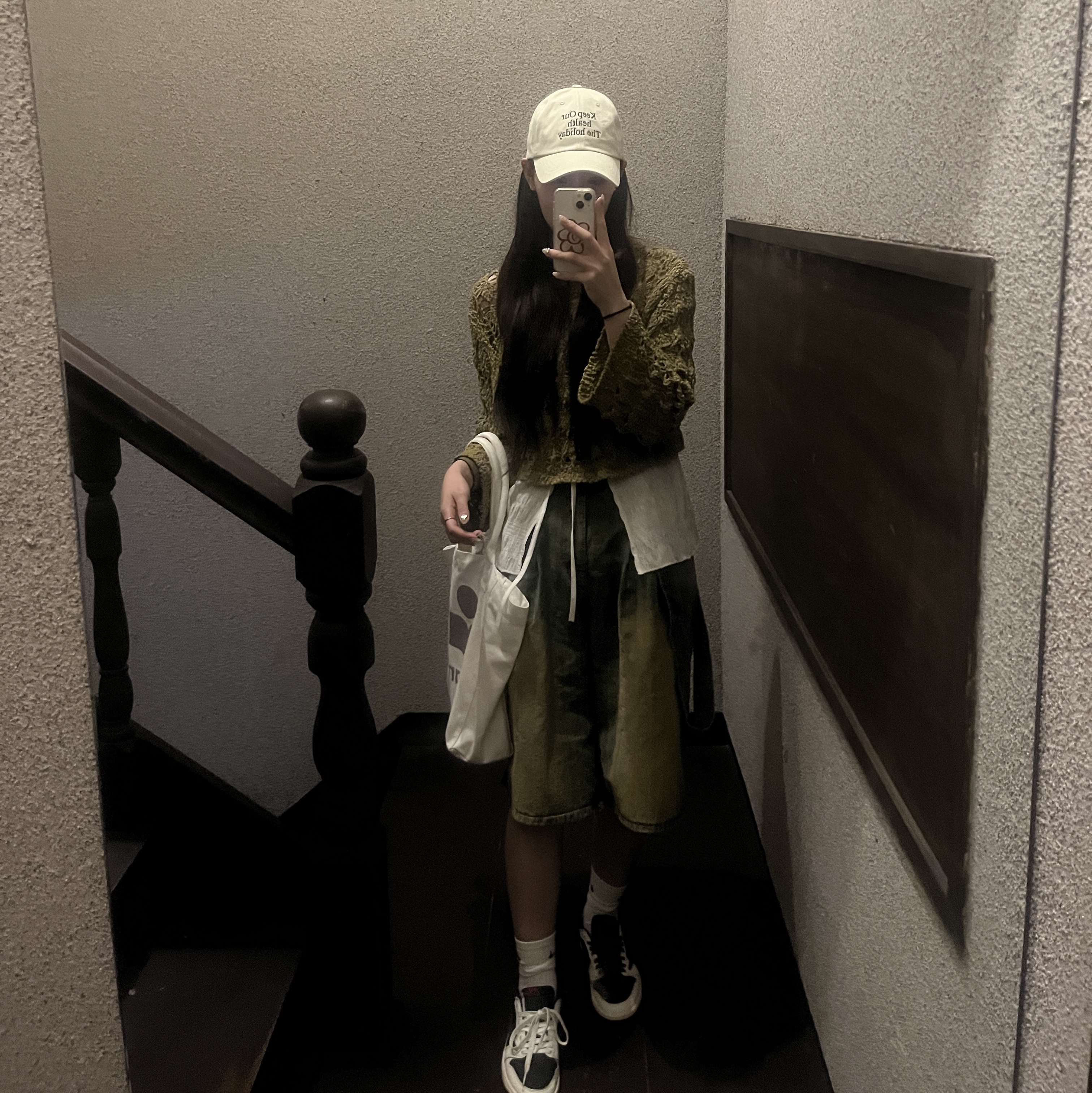 Isabel Marant Small Yenky Logo Tote Bag Ecru - 23SS, (W) Jordan 1 x Travis Scott Retro Low OG SP Medium Olive 착용 스타일