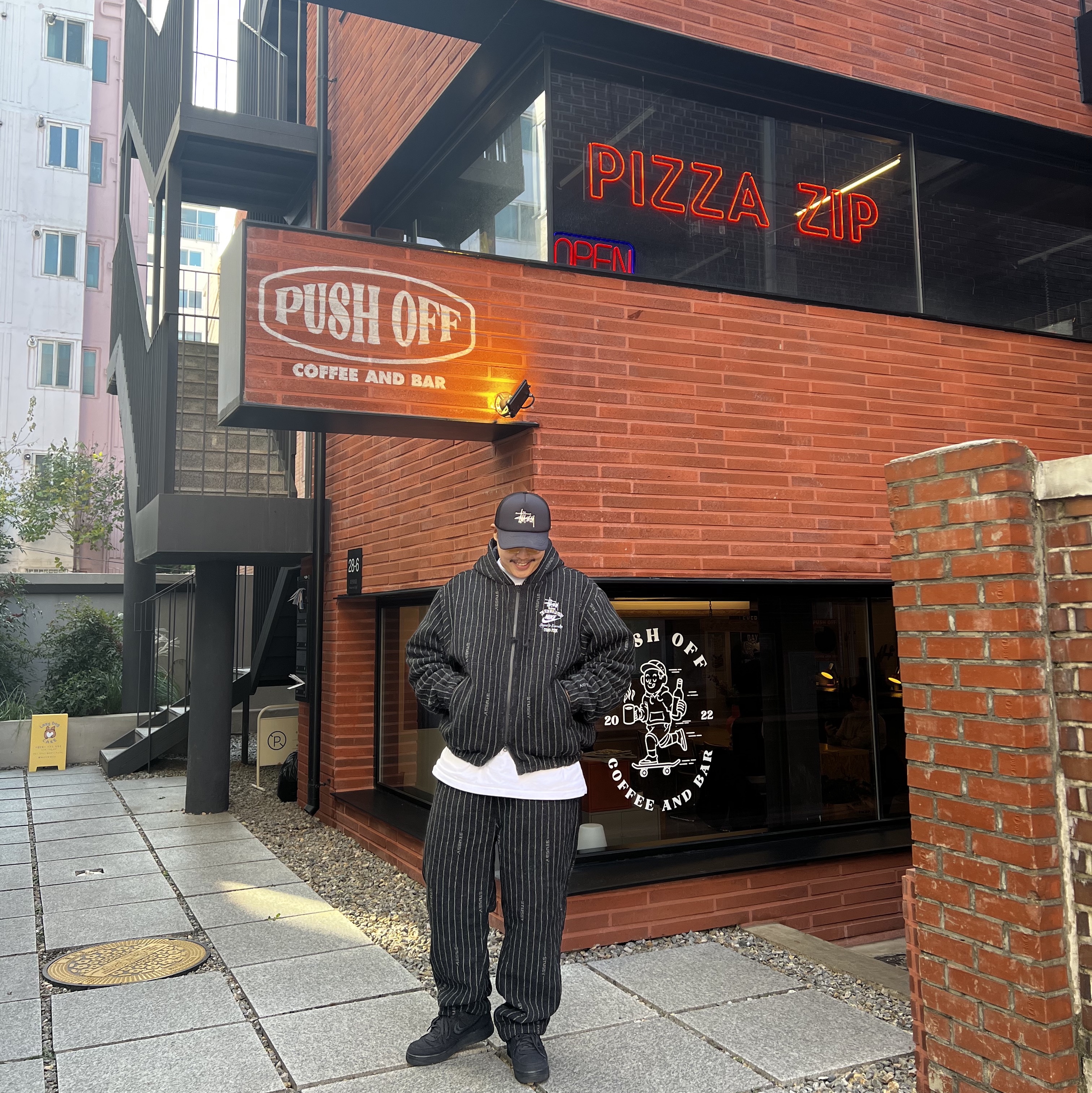 Nike x Stussy NRG Striped Wool Jacket Black (DR4023-010), Nike x Stussy NRG Striped Wool Pants Black (DR4021-010) 착용 스타일