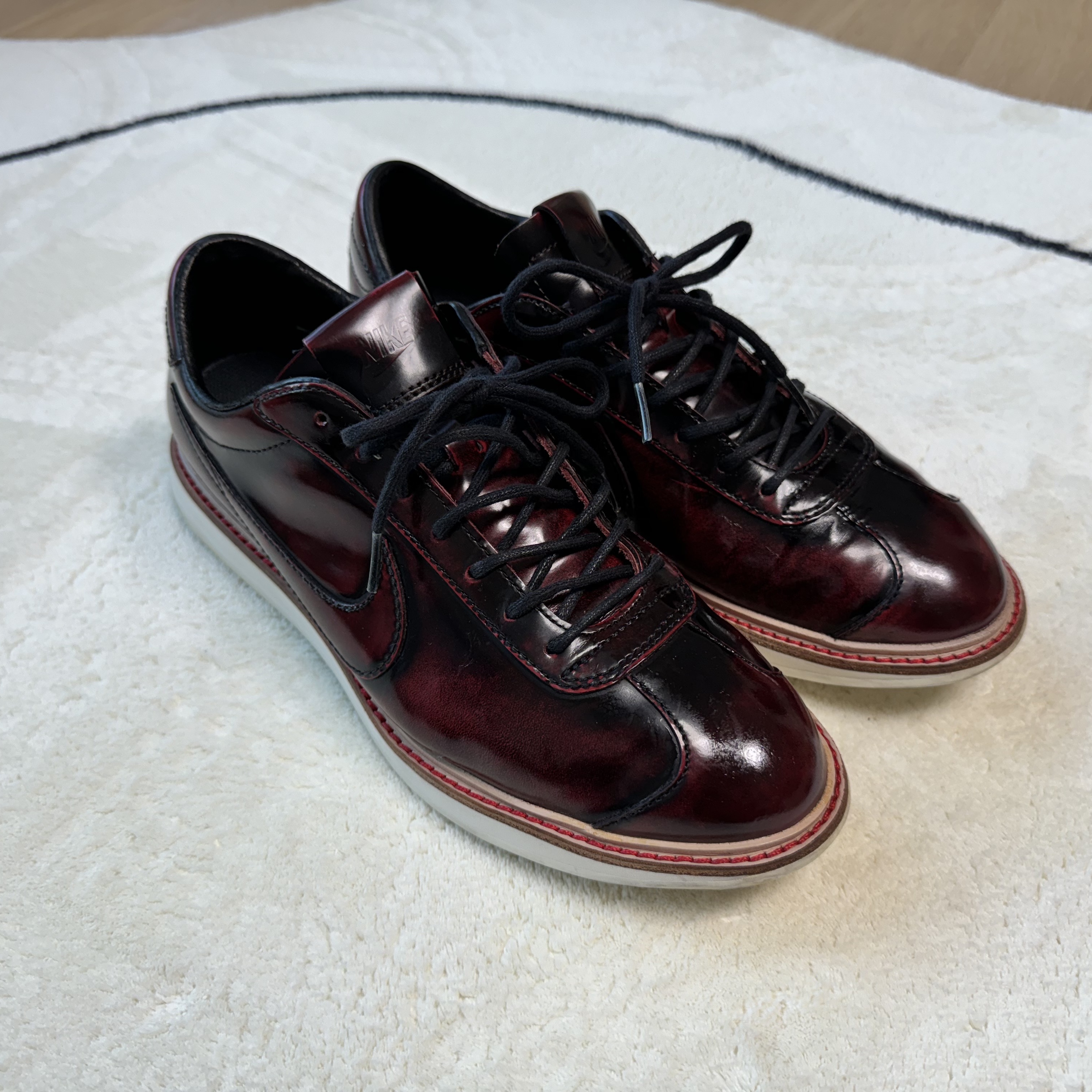 Nike 1972 QS Dress Code 착용 스타일 - 1