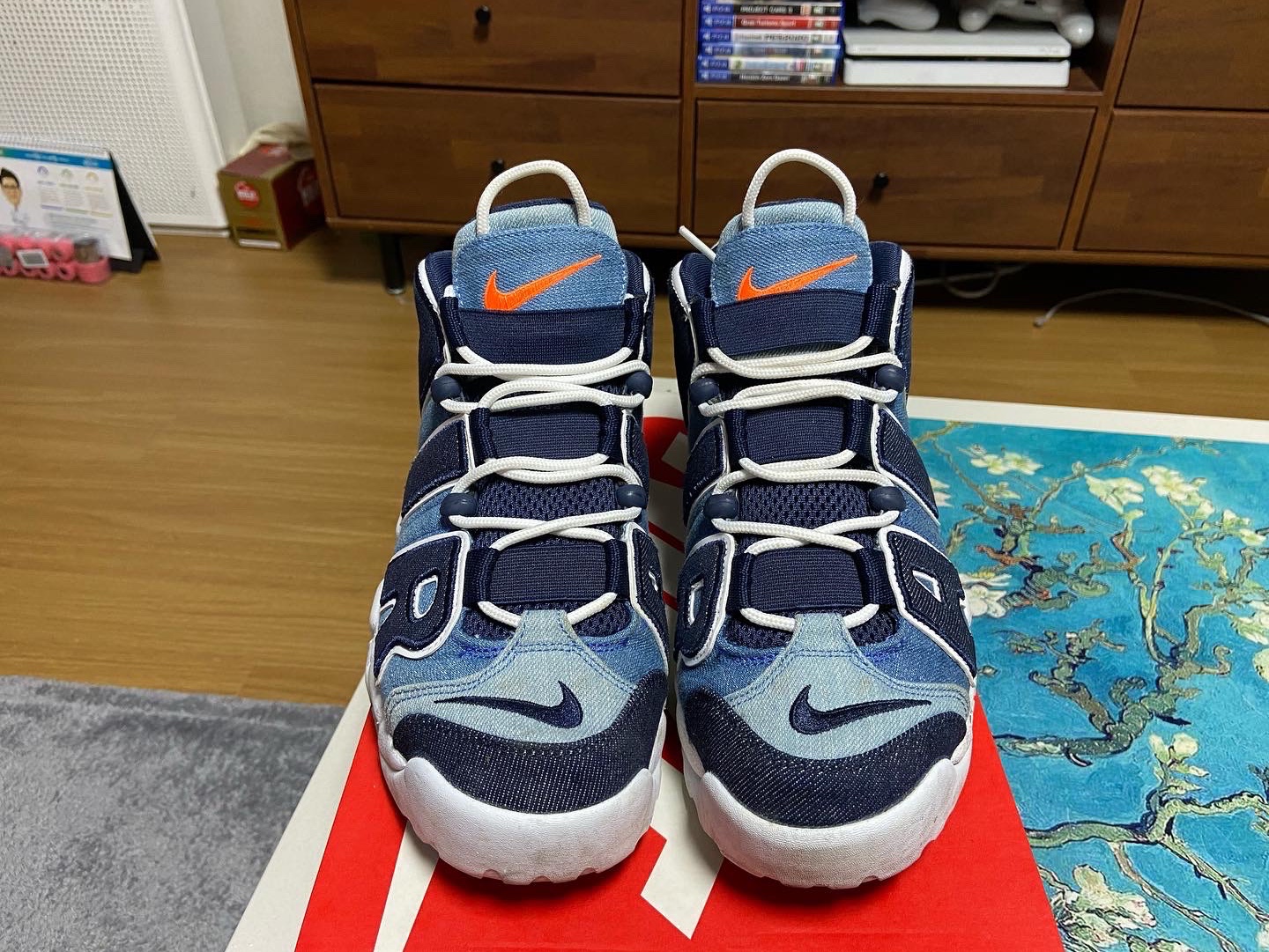 Nike Air More Uptempo 96 Denim 착용 스타일 - 2