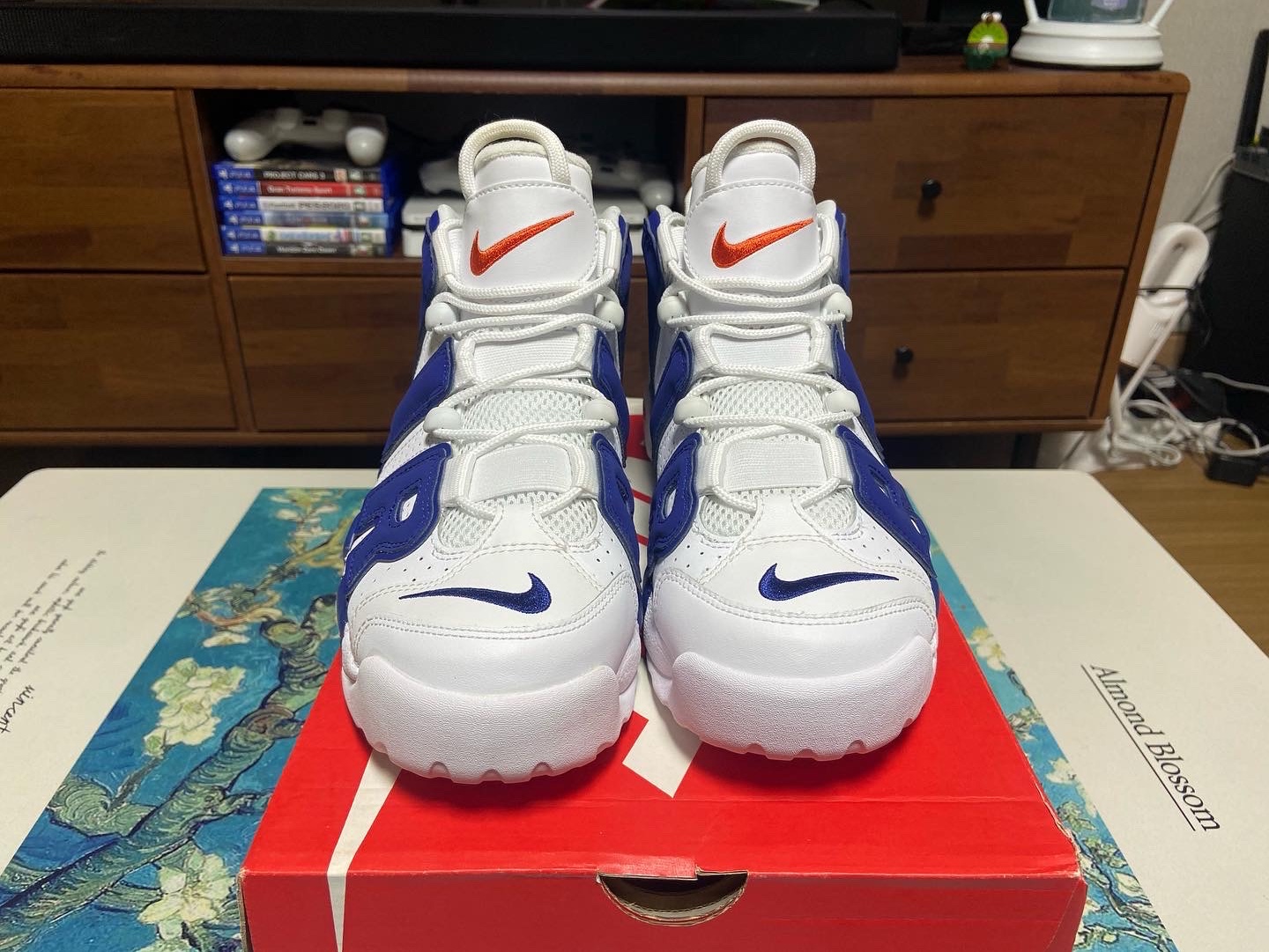 Nike Air More Uptempo Knicks 착용 스타일 - 1