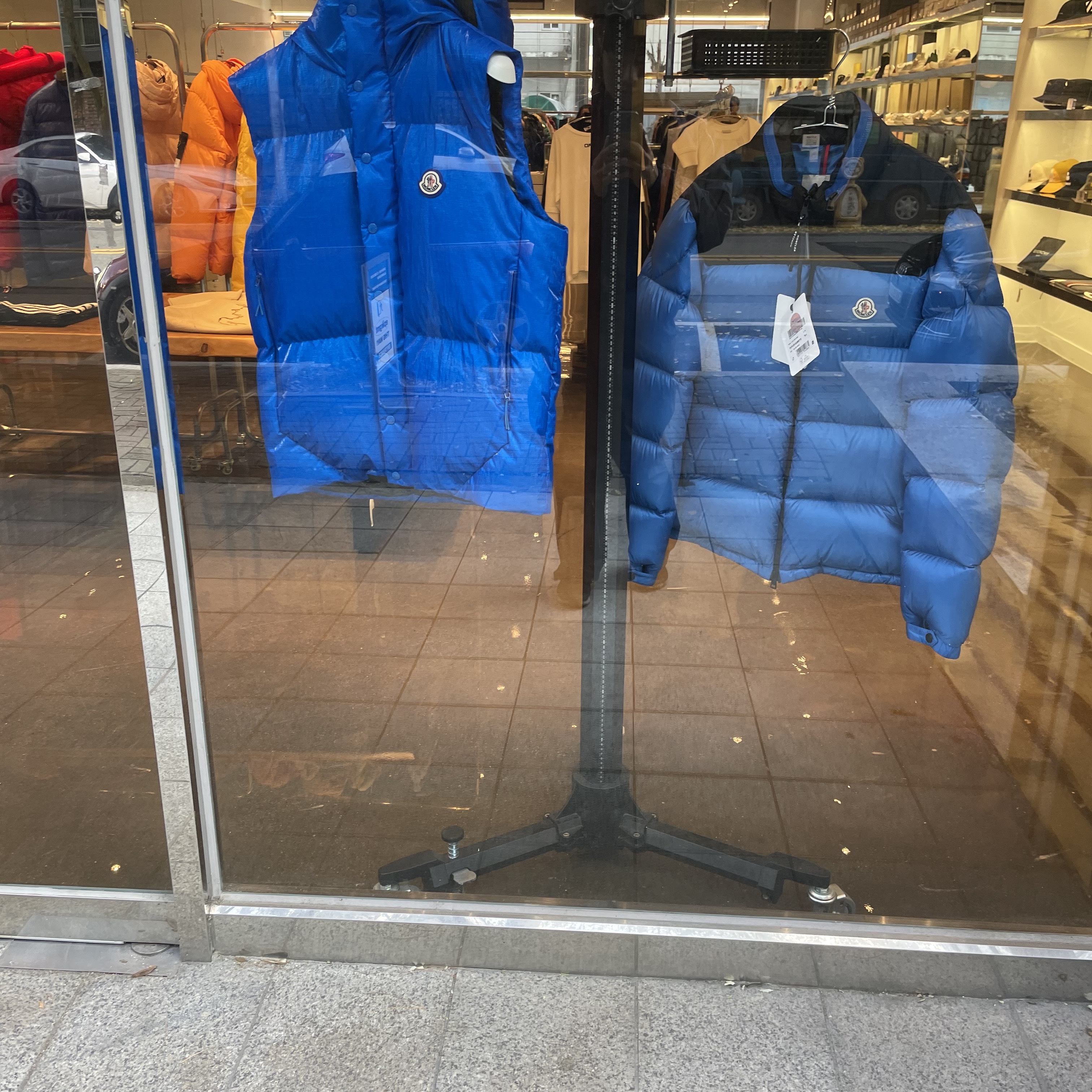 Moncler Tibb Down Vest Indigo Blue - 23FW 착용 스타일