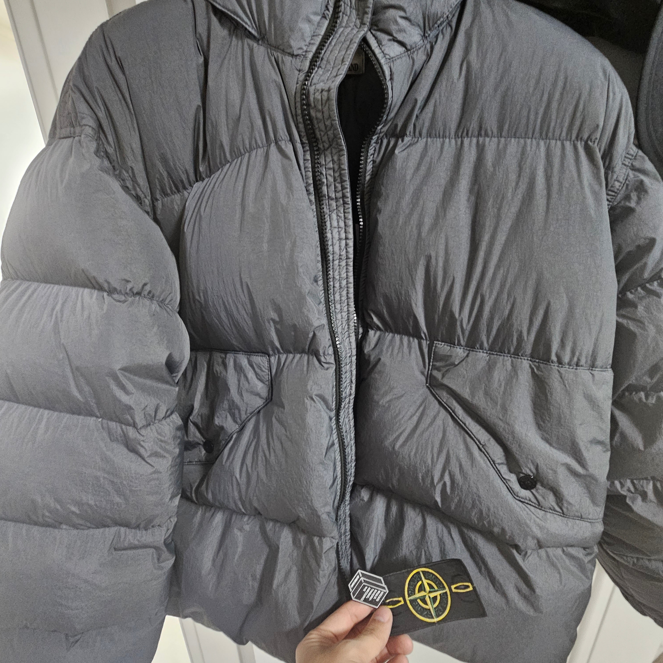 Stone Island 40623 Garment Dyed Crinkle Reps Recycled Nylon Down Jacket Lead - 23FW 착용 스타일