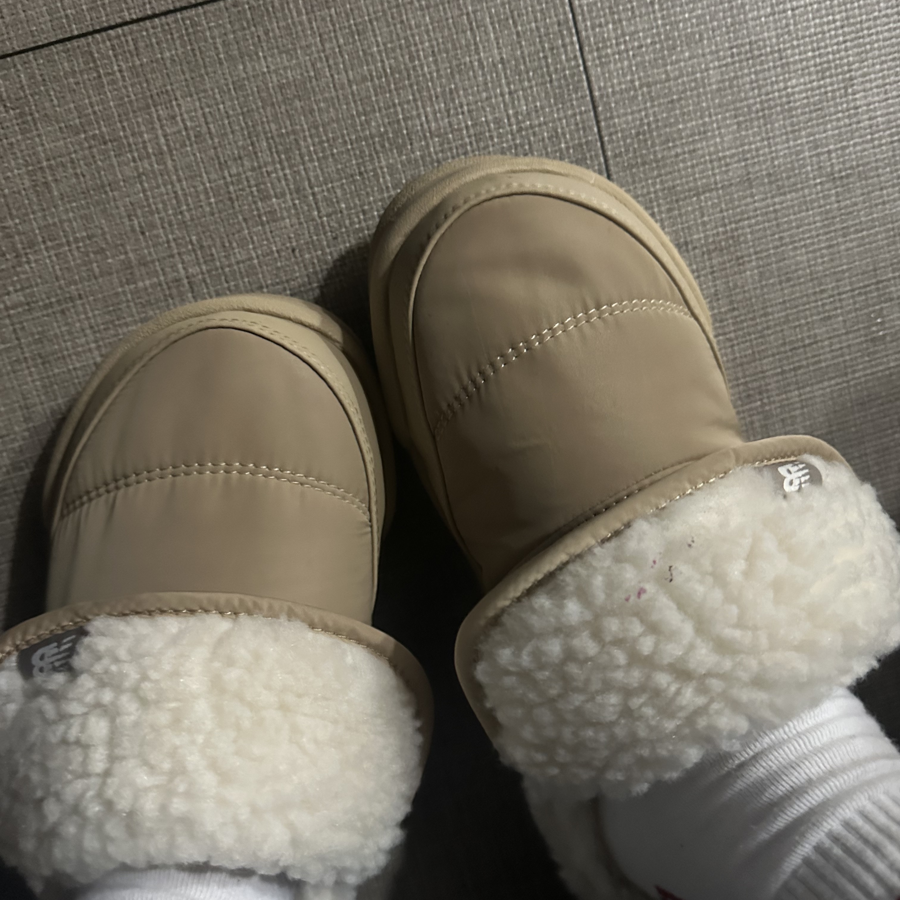 New Balance Puflee v2 Beige 착용 스타일