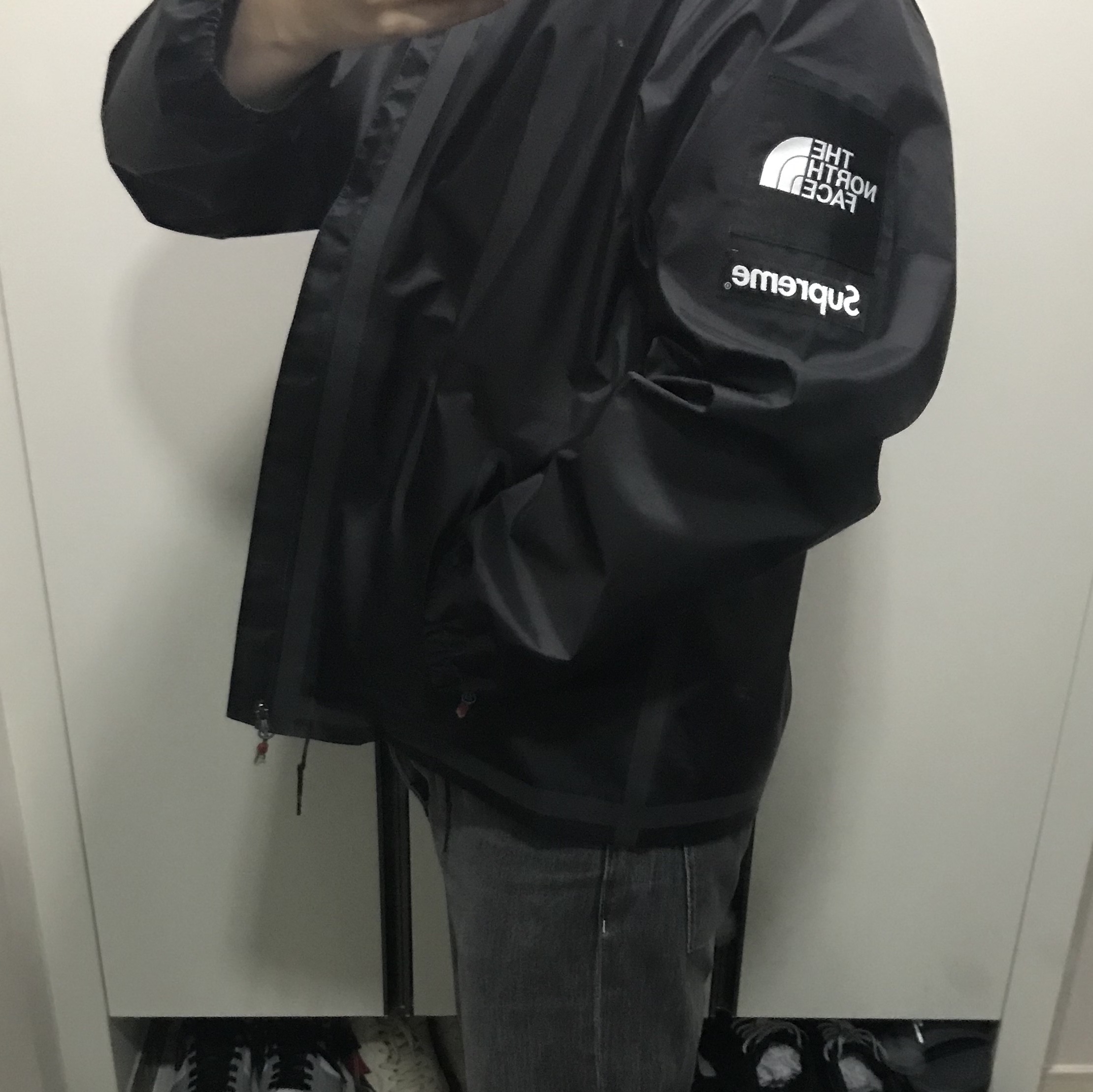 Supreme x The North Face Summit Series Outer Tape Seam Coaches Jacket Black - 21SS 착용 스타일
