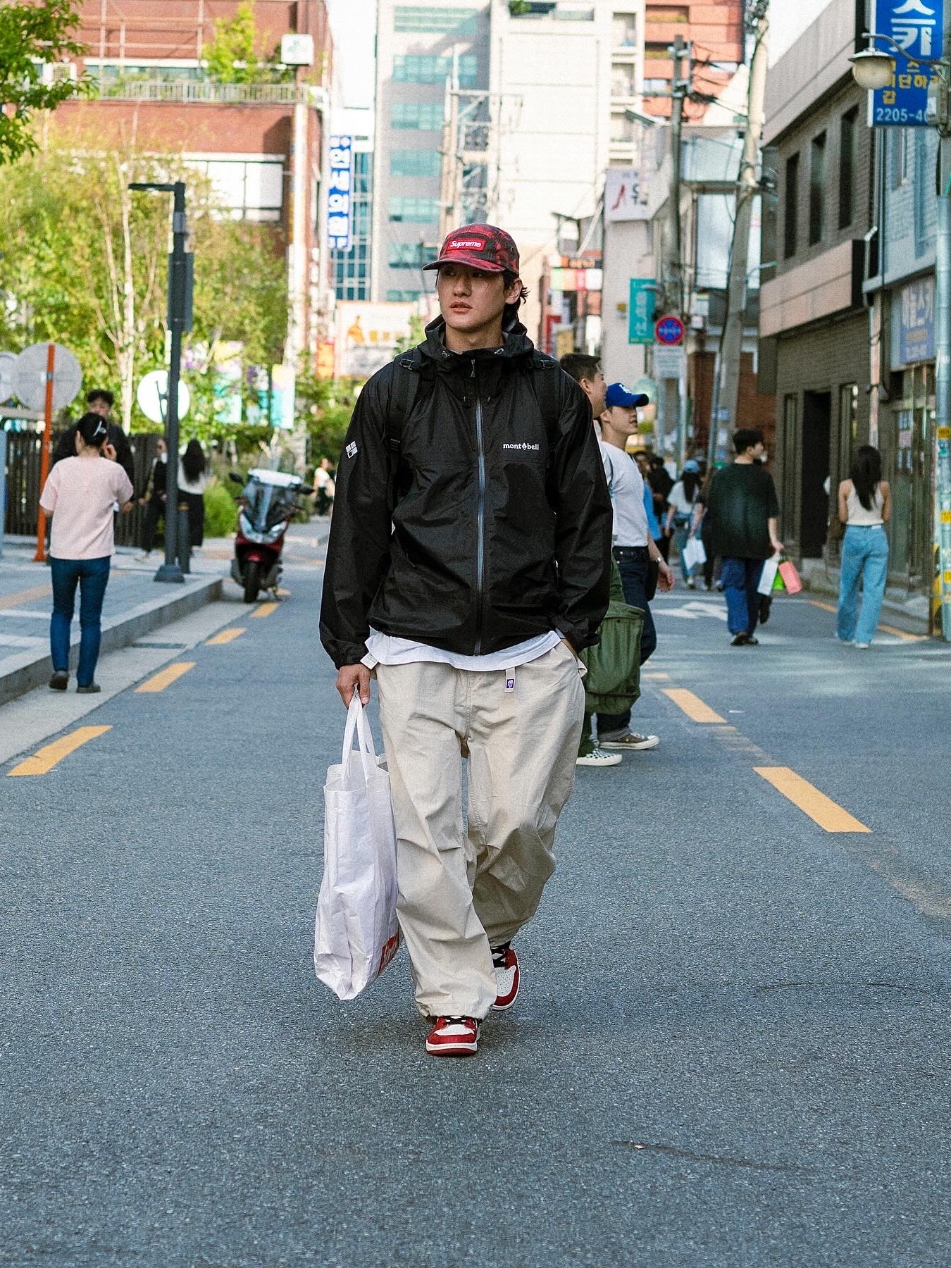 Jordan 1 Retro High OG Chicago 2022, Supreme Military Camp Cap Red Camo - 23SS 착용 스타일 - 1