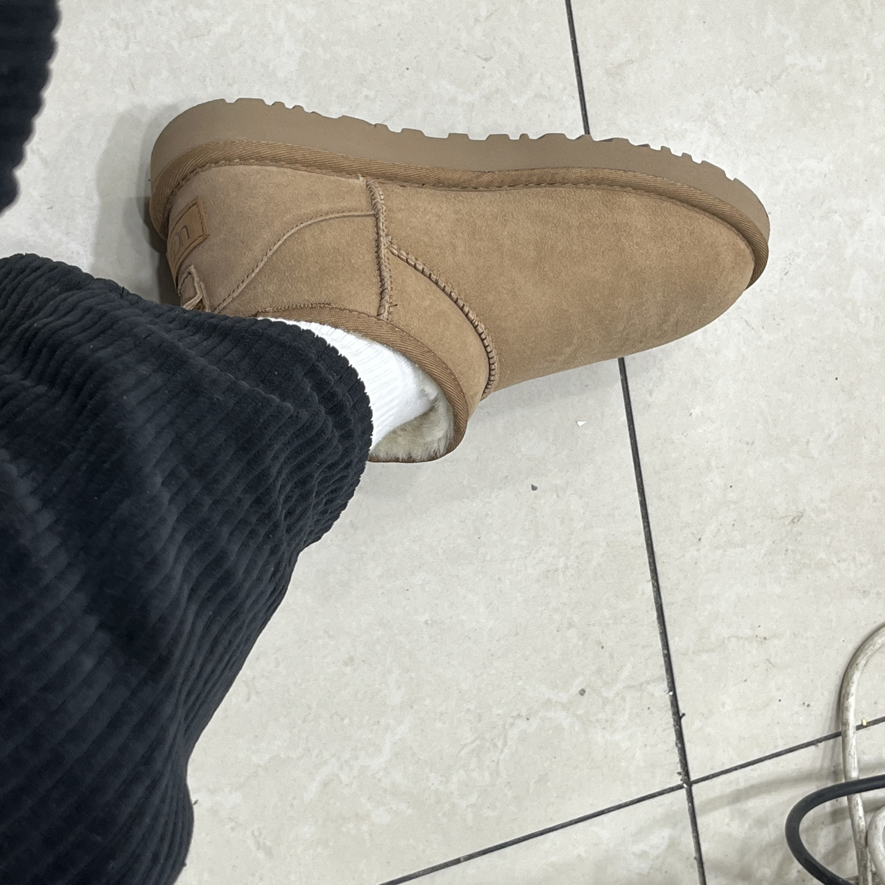 (W) UGG Classic Ultra Mini Boots Chestnut 착용 스타일