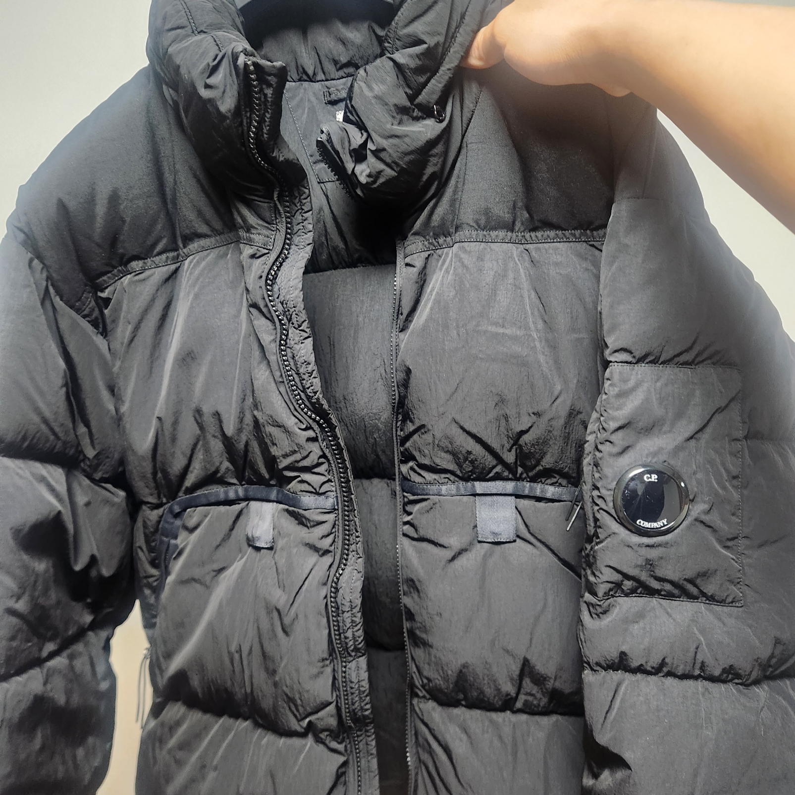 C.P. Company Eco-Chrome R Mixed Down Jacket Black - 23FW 착용 스타일 - 1