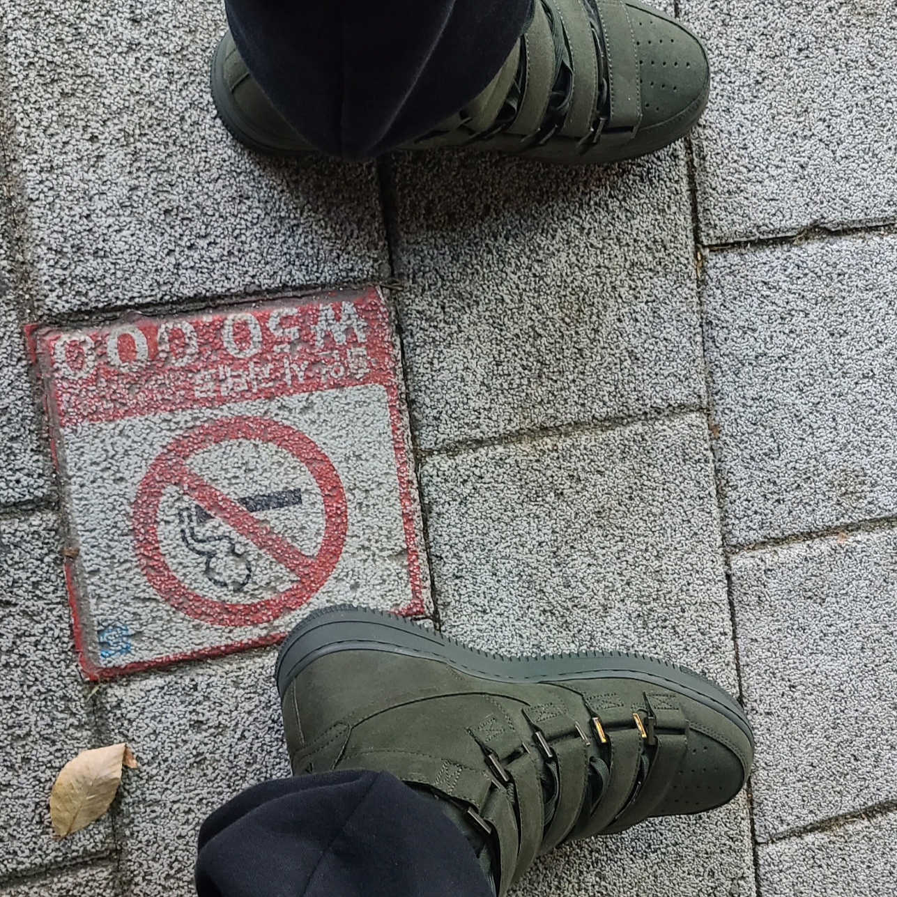 Nike x Billie Eilish Air Force 1 High '07 SP Sequoia 착용 스타일