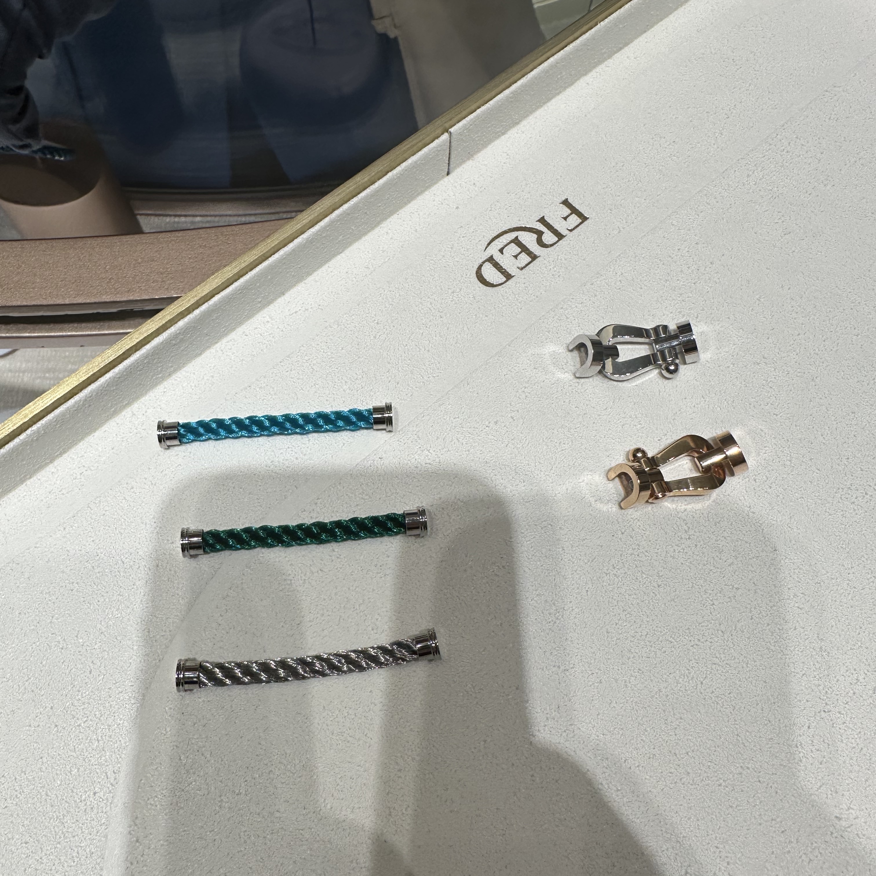 Fred Force 10 Steel Cable Bracelet Large 18K White Gold, Tiffany & Co. Tiffany T1 Wide Hinged Bangle Rose Gold 착용 스타일 - 4