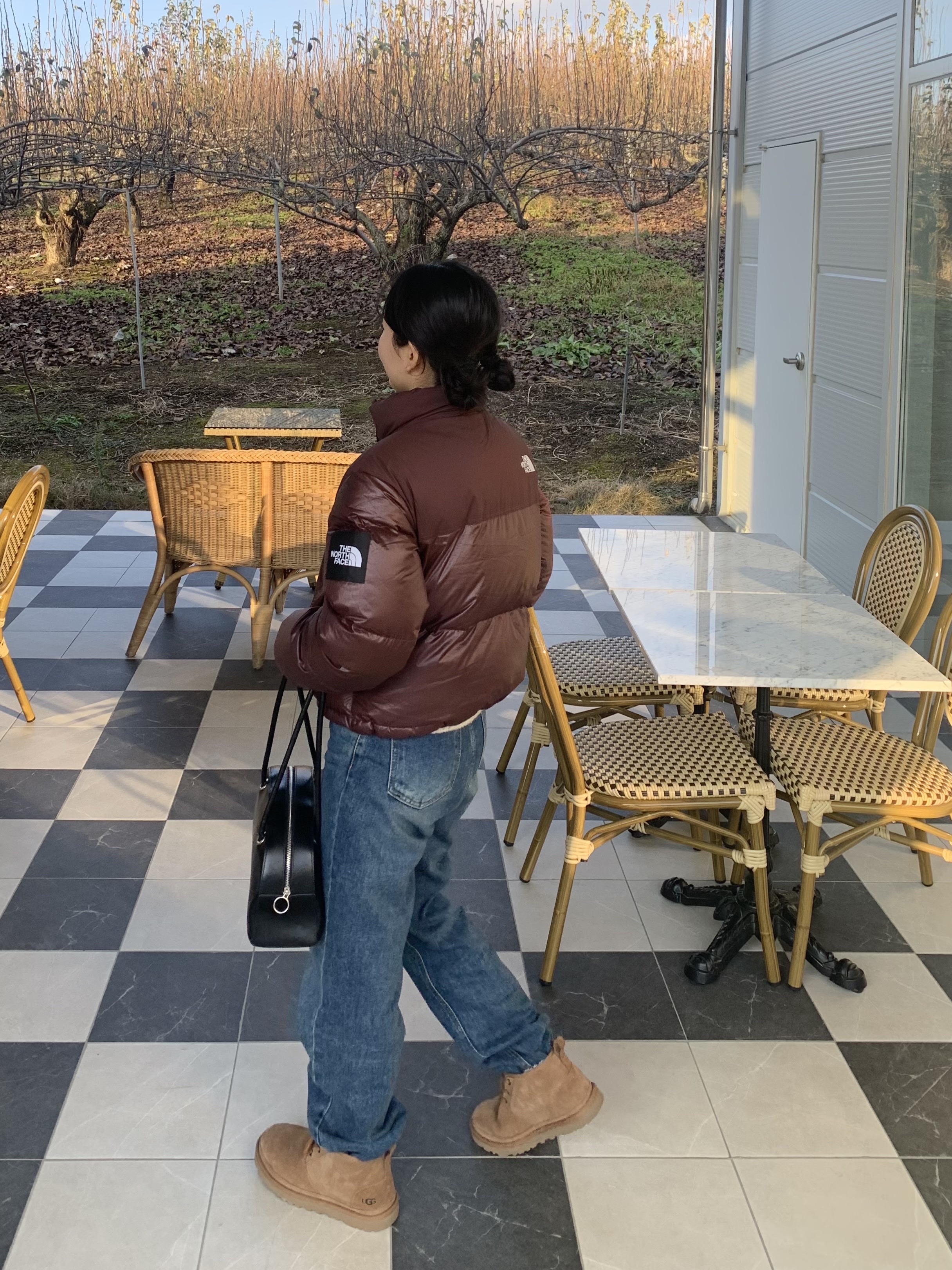 (W) The North Face White Label Novelty Nuptse Down Jacket Cocoa Brown 착용 스타일