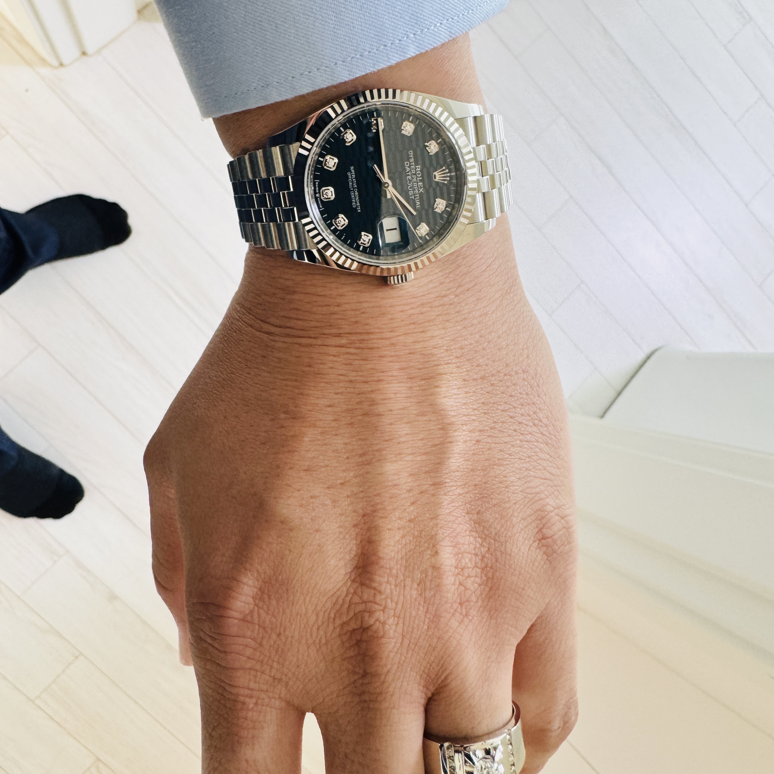 Rolex Datejust 36mm 126234 Fluted Motif Bright Blue Diamond-Set Jubilee 착용 스타일 - 2