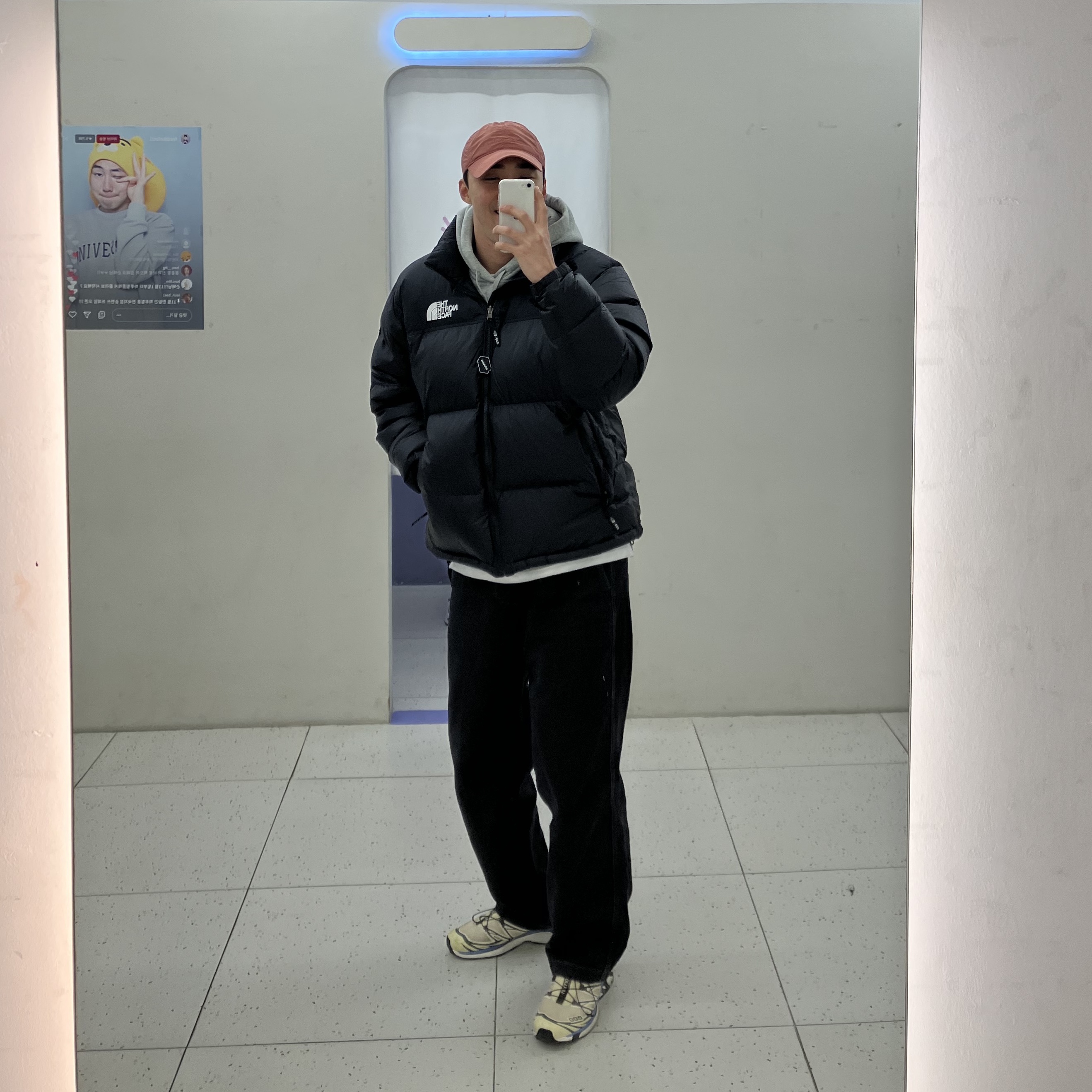 The North Face 1996 Eco Nuptse Jacket Black, Salomon XT-6 Mindful 2 Moth Vanilla 착용 스타일