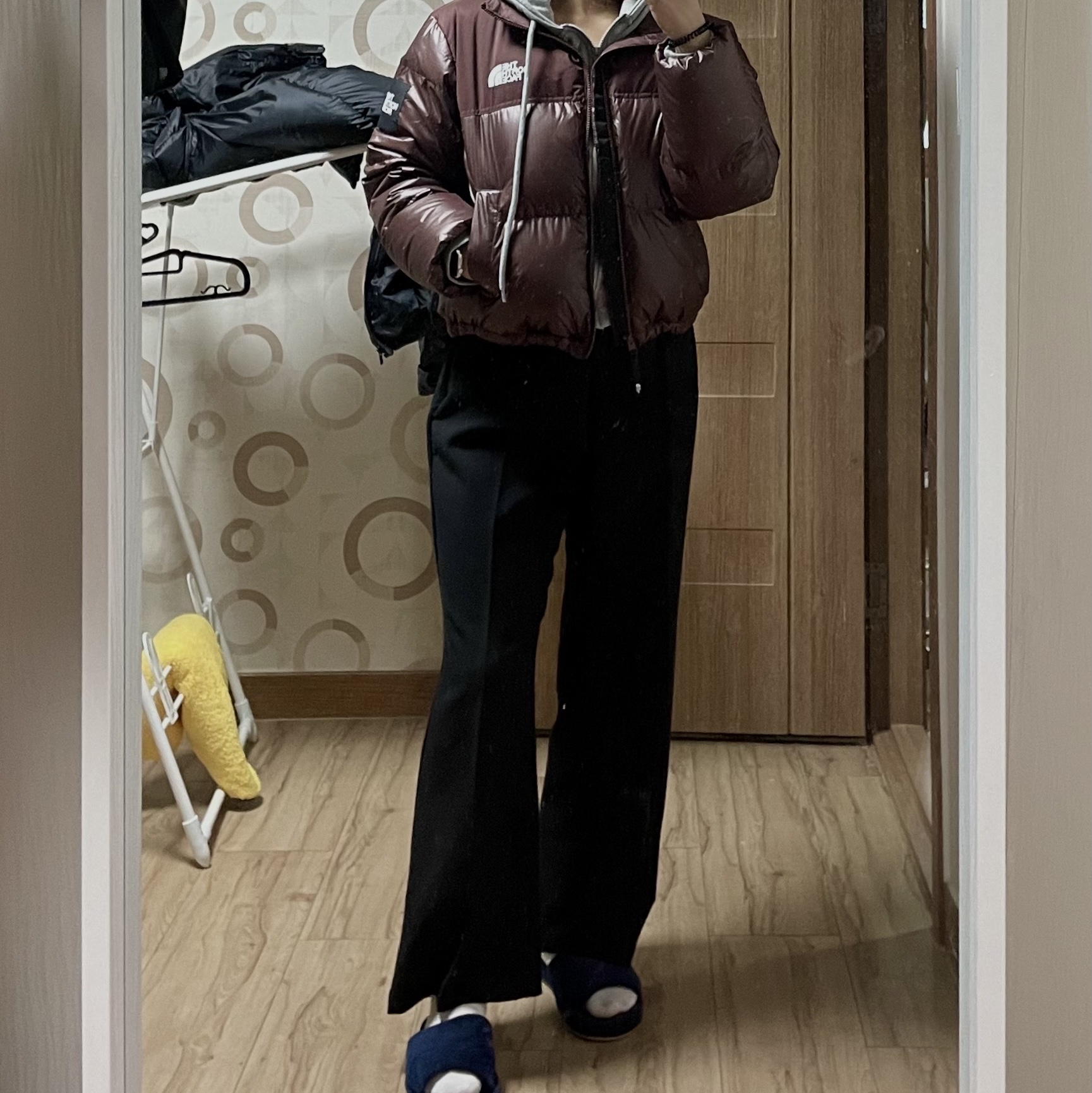 (W) The North Face White Label Novelty Nuptse Down Jacket Cocoa Brown, The North Face Big Shot Black 착용 스타일 - 4