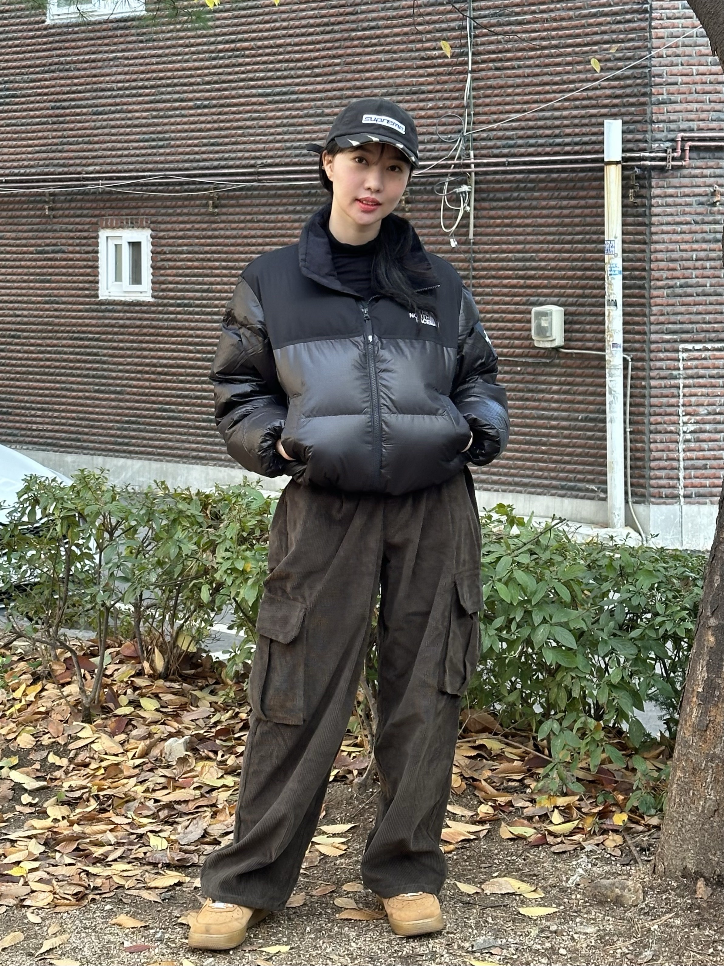 Supreme Jagged Visor 6-Panel Black - 23FW, (W) The North Face White Label Novelty Nuptse Down Jacket Black 착용 스타일 - 1