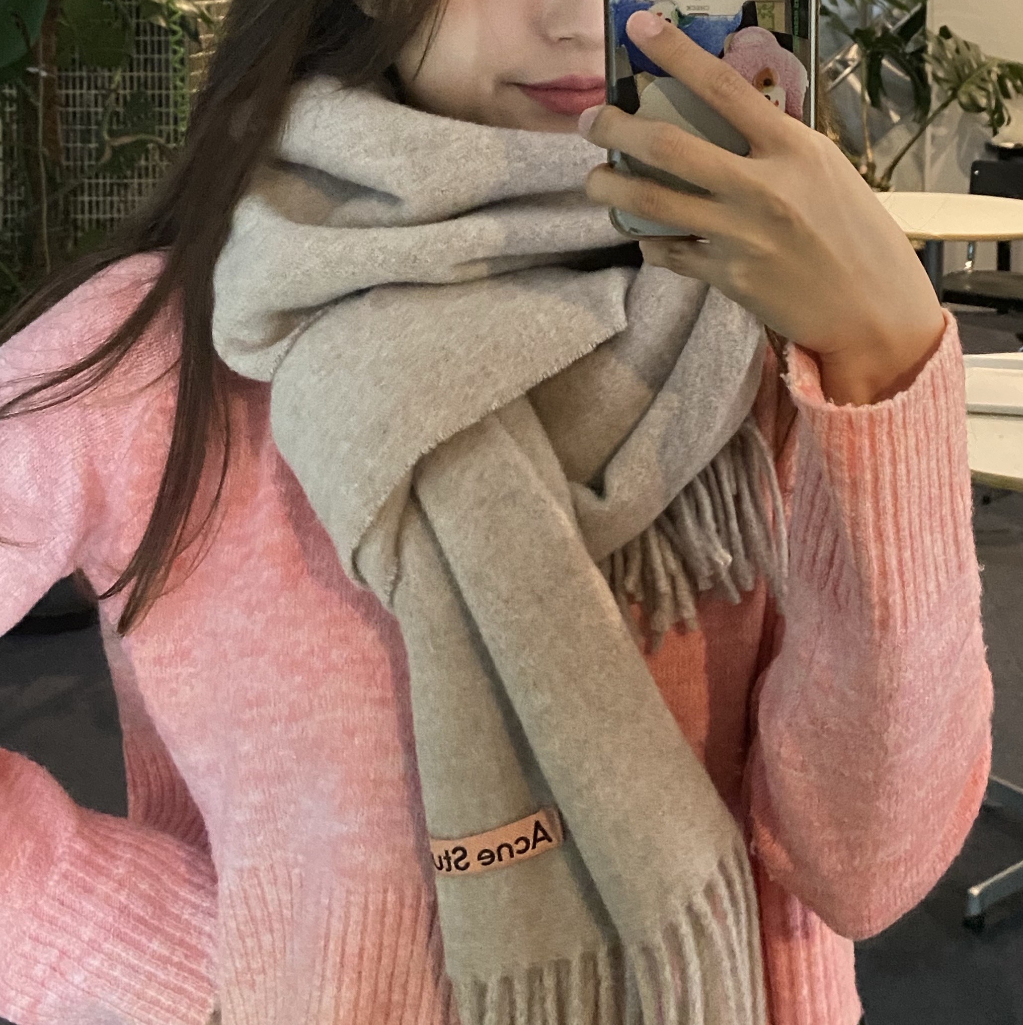 Acne Studios Narrow Wool Fringe Muffler Oatmeal Melange 착용 스타일 - 1