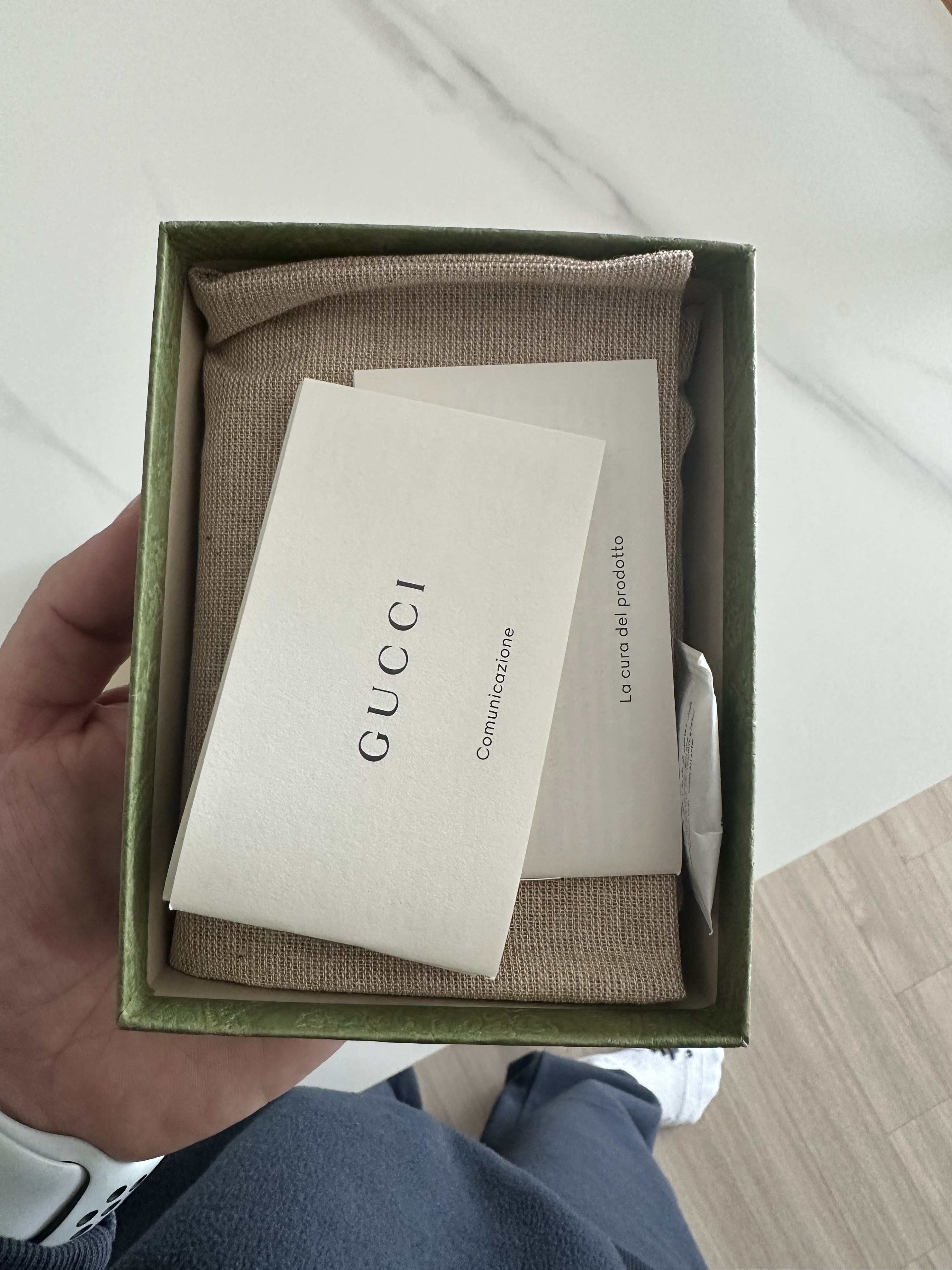 Gucci GG Card Case with Interlocking G Beige Ebony 착용 스타일 - 3
