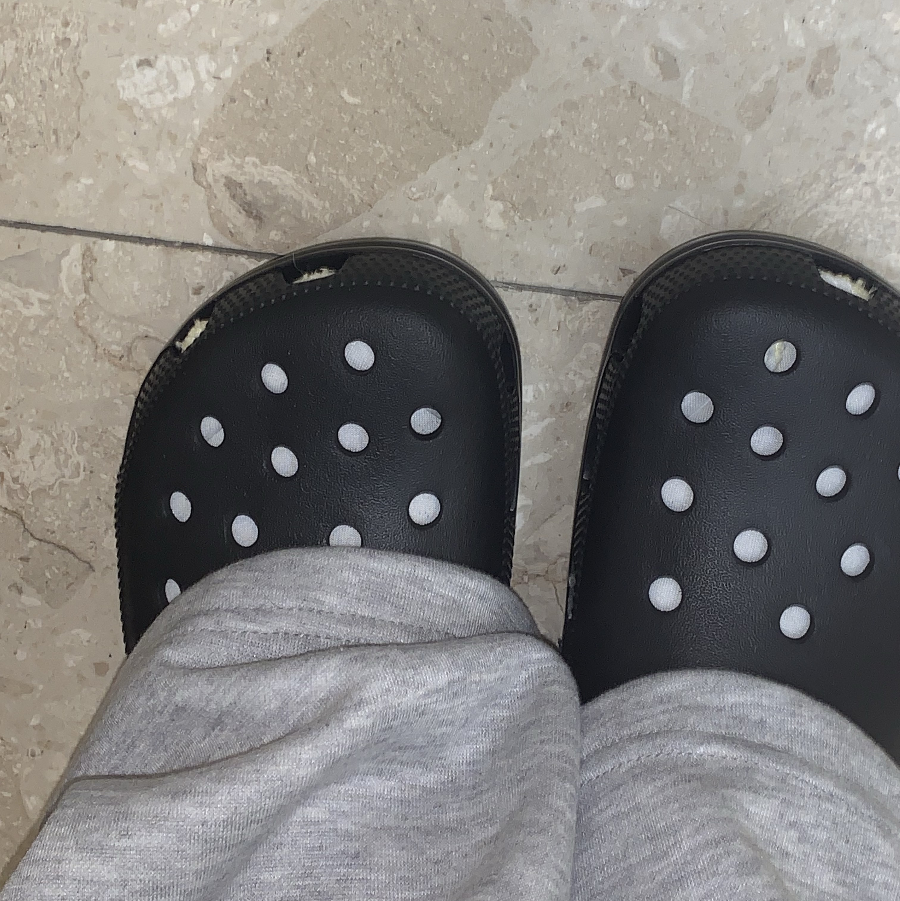 Crocs Classic Clog Black 착용 스타일