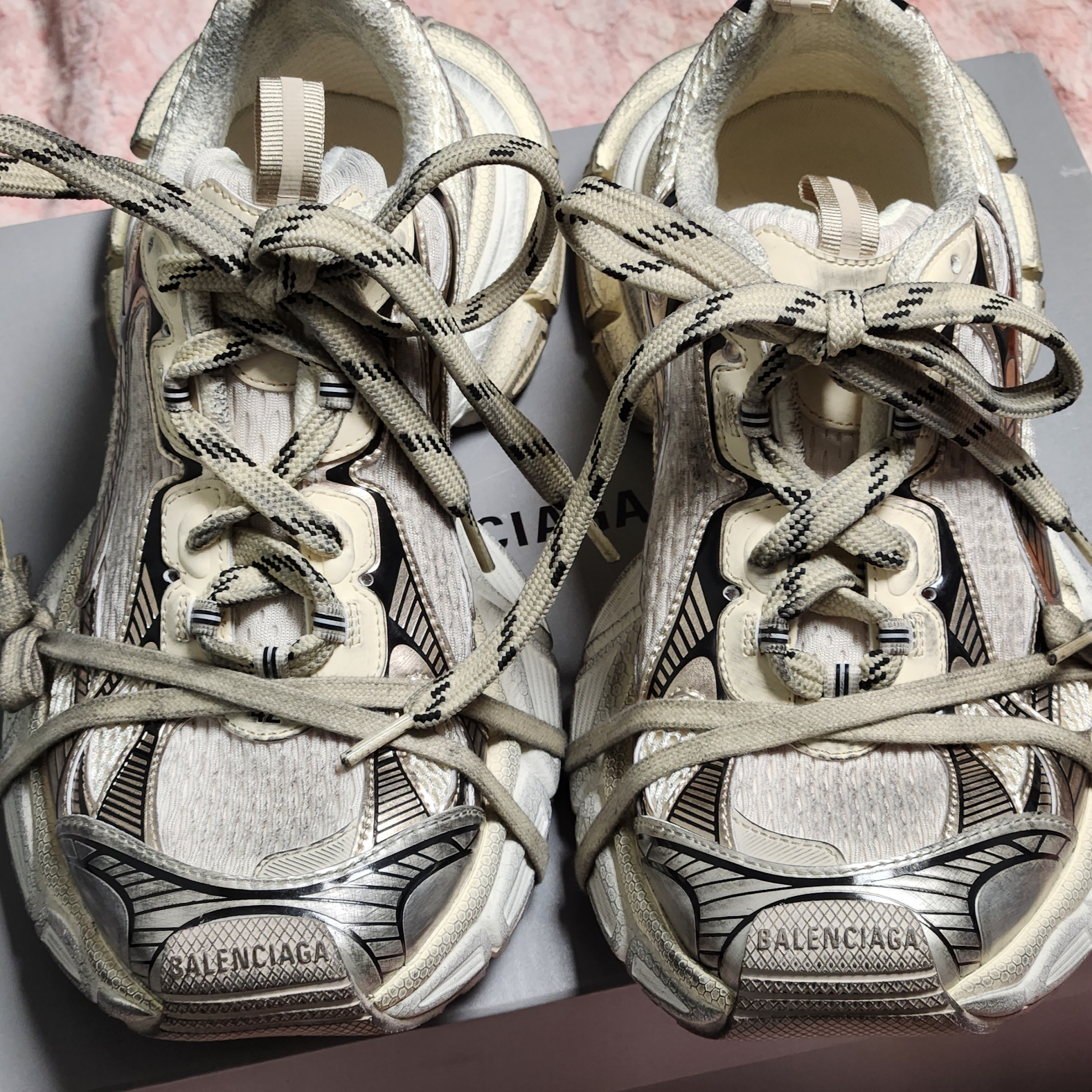 Balenciaga 3XL Sneakers Beige 착용 스타일 - 1