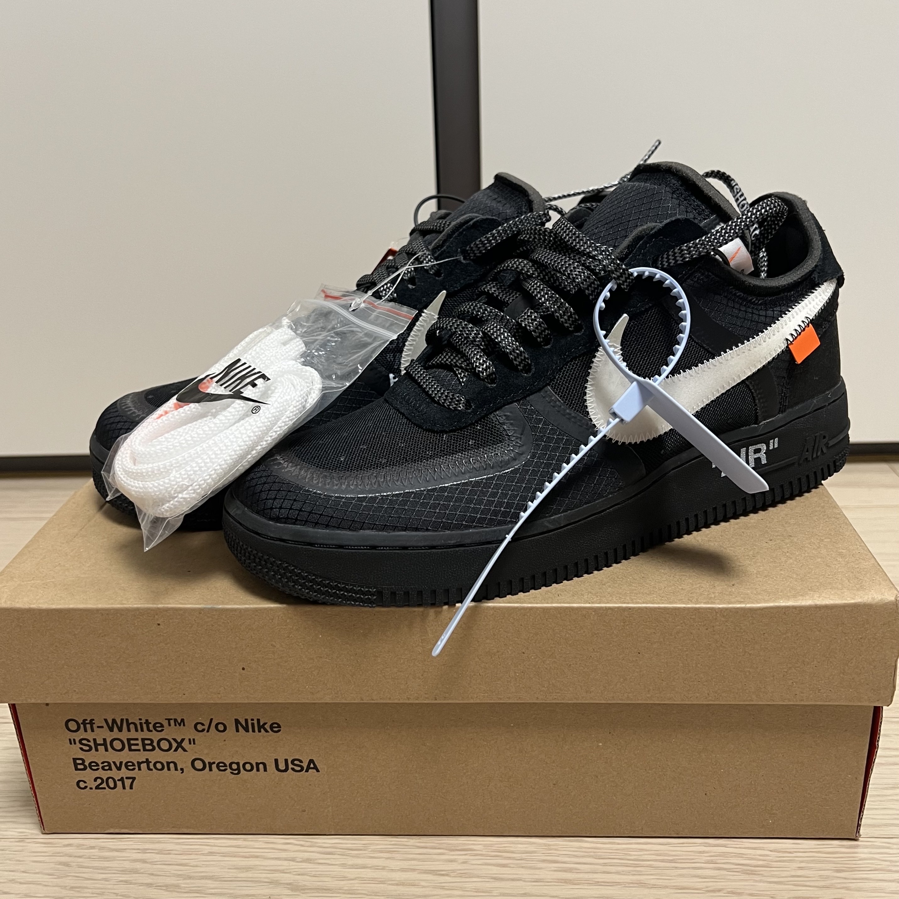 Nike x Off-White Air Force 1 Low Black White 착용 스타일 - 2