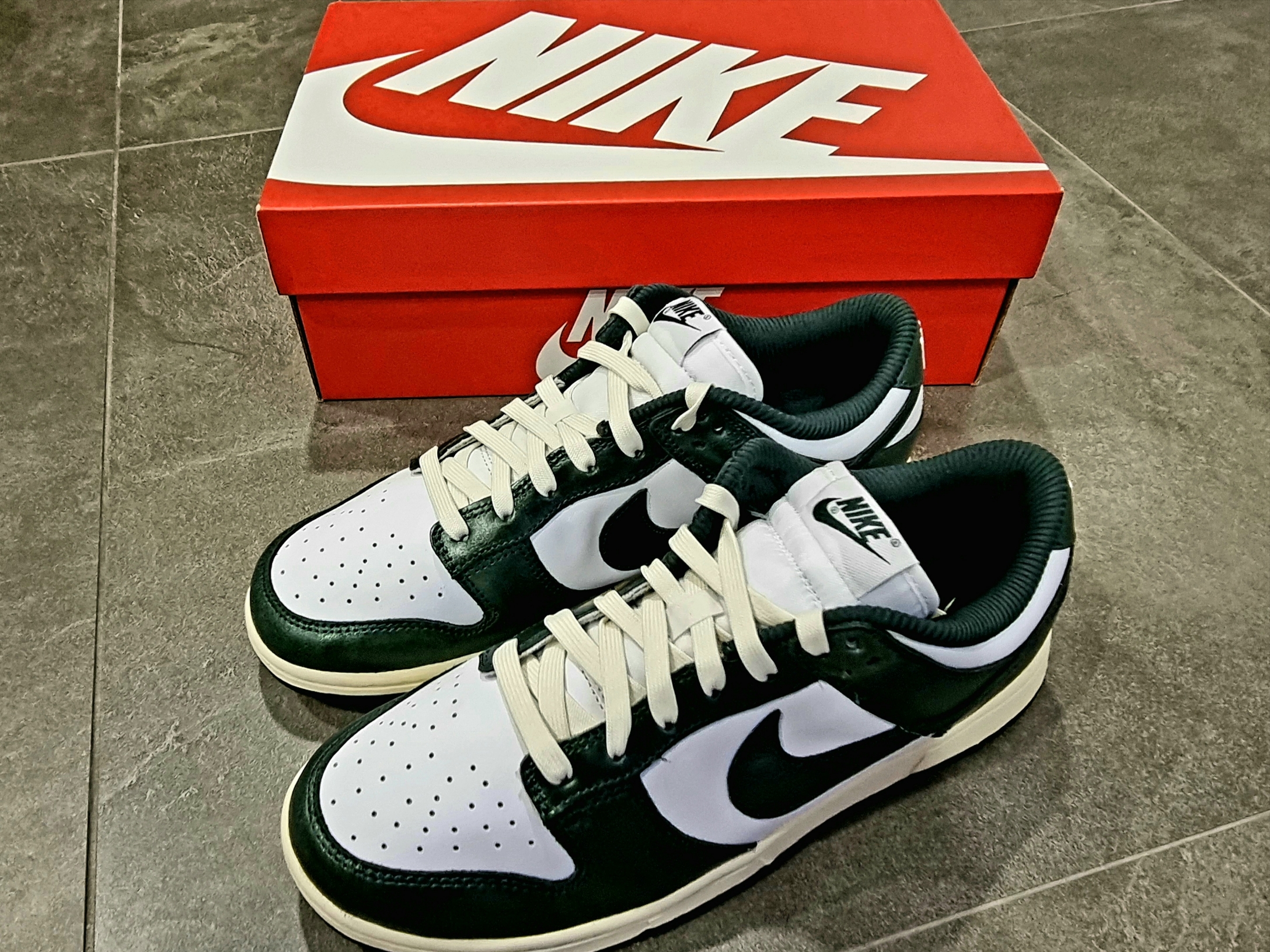 (W) Nike Dunk Low Vintage Green 착용 스타일 - 4