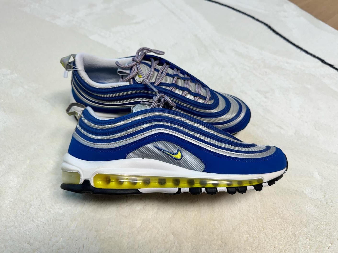 Nike Air Max 97 OG Royal Neon 착용 스타일 - 2
