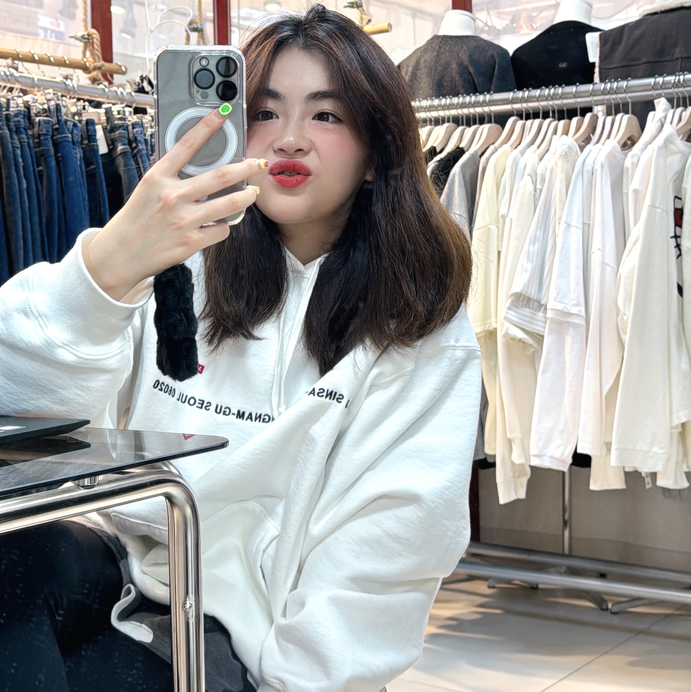 Supreme Seoul Shop Small Box Hooded Sweatshirt White - 23FW, Monamhee x 10 Corso Como Bianco Phone Strap Black 착용 스타일