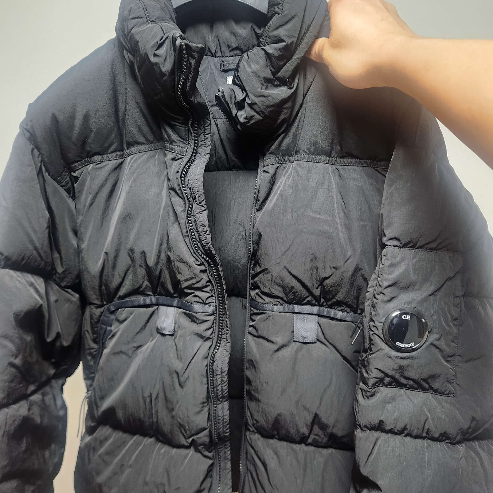 C.P. Company Eco-Chrome R Mixed Down Jacket Black - 23FW 착용 스타일 - 2