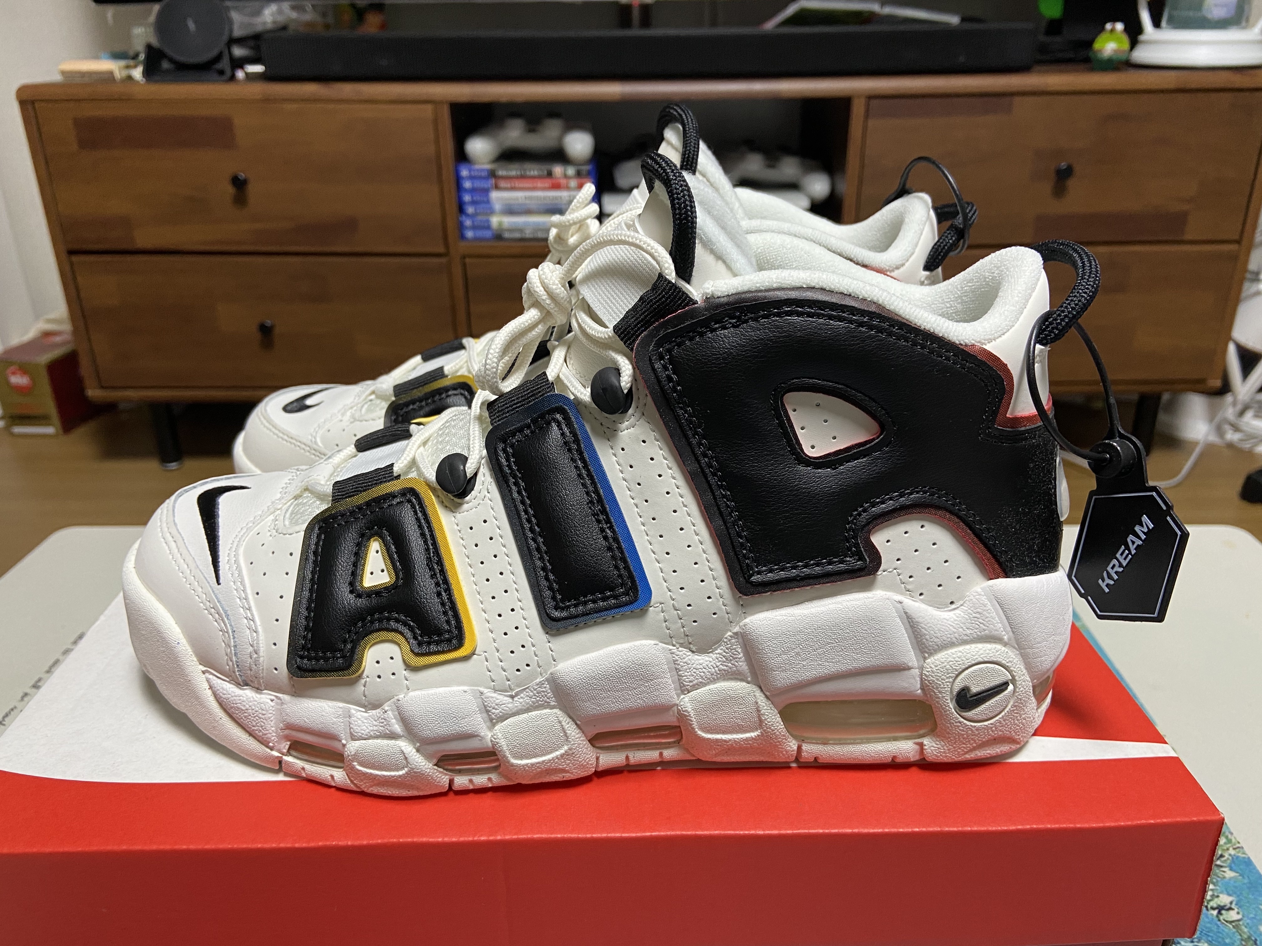 Nike Air More Uptempo 96 Trading Cards 착용 스타일 - 1