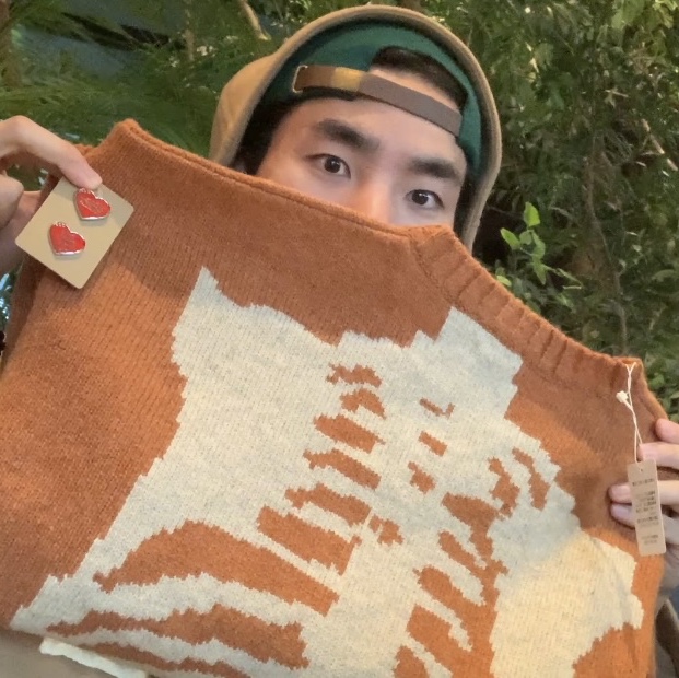 Kapital 5G Wool Bone Crewneck Sweater Orange 착용 스타일