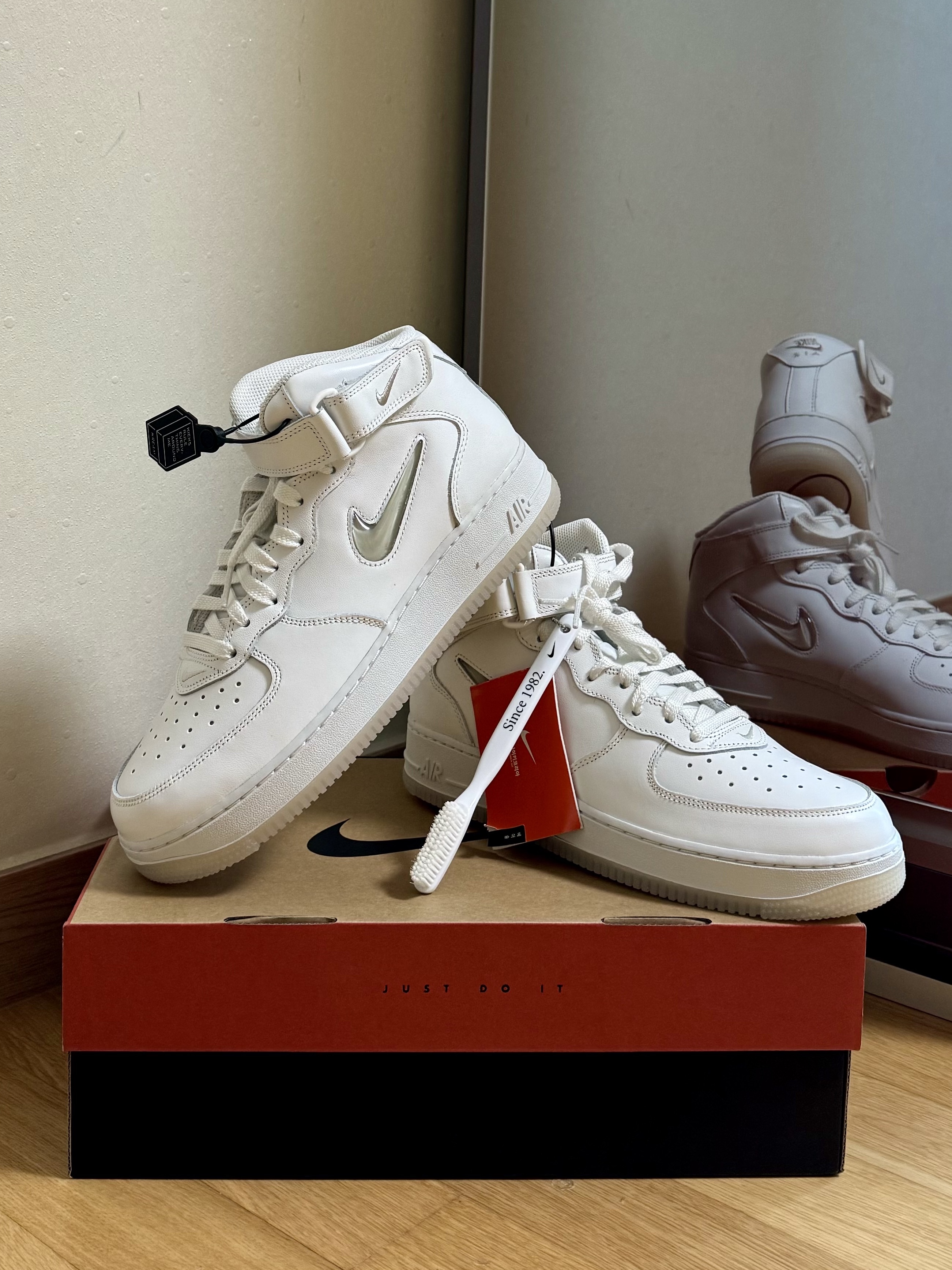 Nike Air Force 1 Mid '07 Color of the Month Summit White 착용 스타일