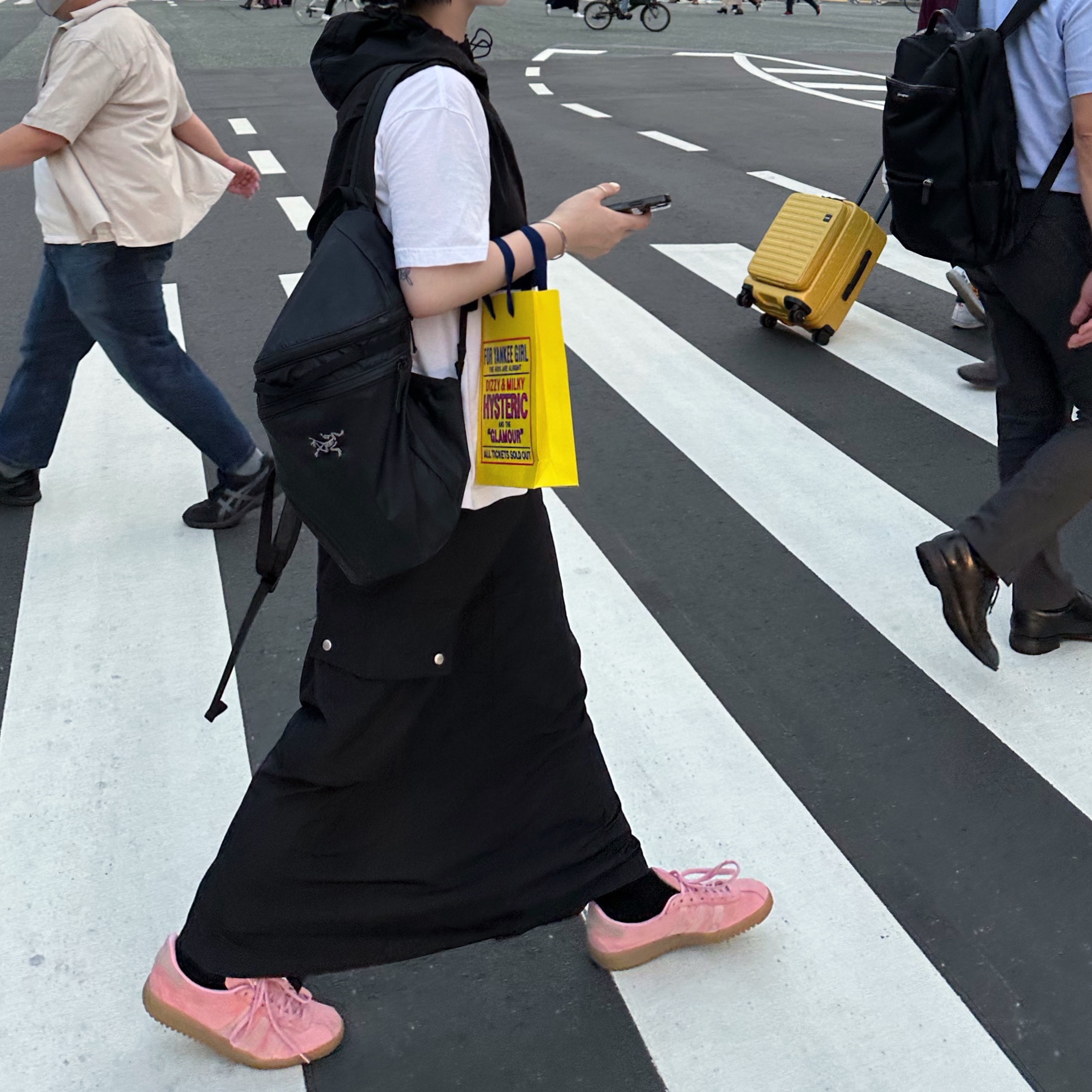 Adidas Bermuda Glow Pink, Arc'teryx Heliad 15 Backpack Black 착용 스타일